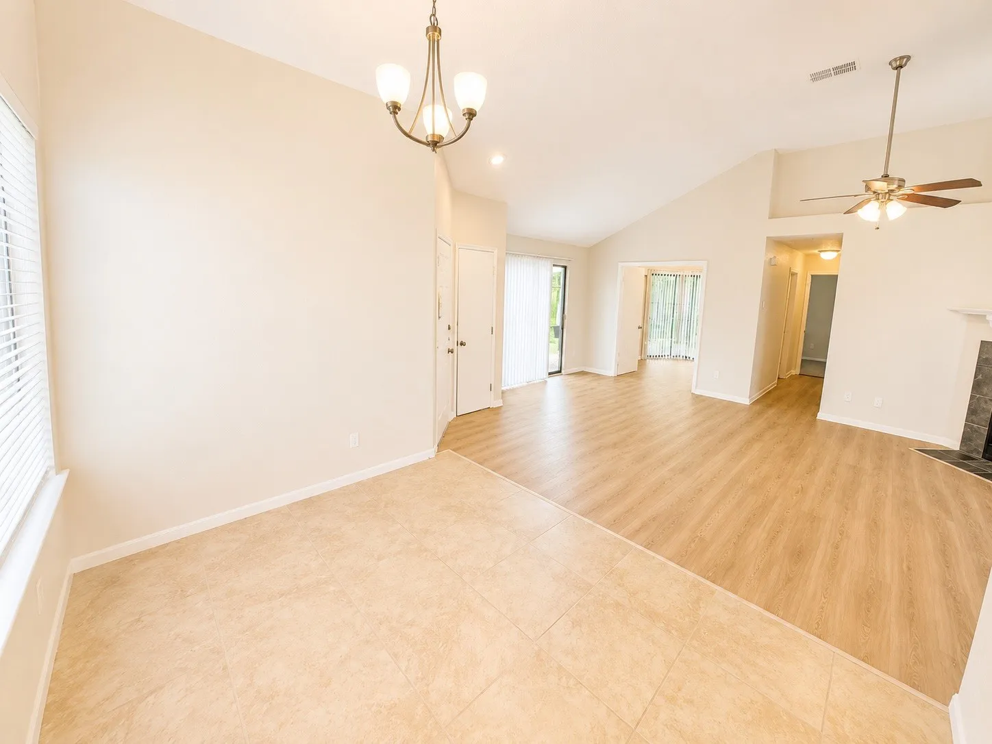 Single Family Residence For Sale in Tarrant County , 6816 Fire Hill Drive, Fort Worth, Texas 76137, 3 Bedroom, 2 Bathroom, 2 Garage spaces, 1,462 Sqft, built in 1984, mls#21240068, Real Estate Agent in Fort Worth, Homes For Sale in Tarrant county, Homes For Sale in Fort Worth, Realtor in Fort Worth Texas, Real Estate Brokerage Independent Realty Texas, Luminita Cordes Realtor