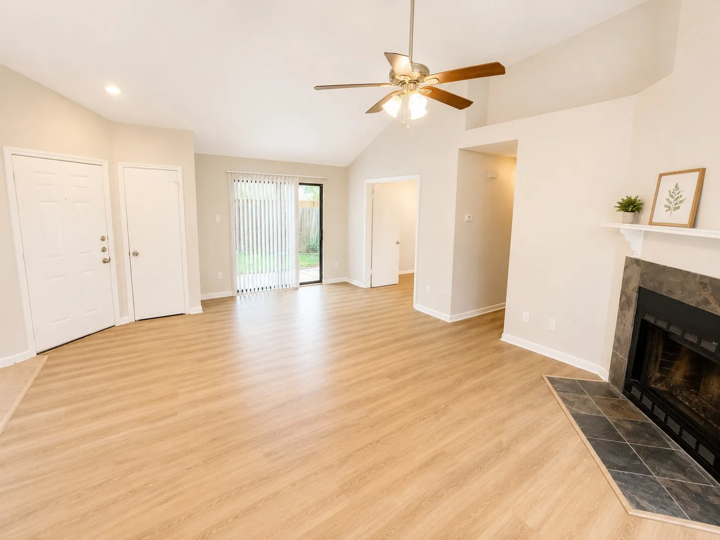 Single Family Residence For Sale in Tarrant County , 6816 Fire Hill Drive, Fort Worth, Texas 76137, 3 Bedroom, 2 Bathroom, 2 Garage spaces, 1,462 Sqft, built in 1984, mls#21240068, Real Estate Agent in Fort Worth, Homes For Sale in Tarrant county, Homes For Sale in Fort Worth, Realtor in Fort Worth Texas, Real Estate Brokerage Independent Realty Texas, Luminita Cordes Realtor
