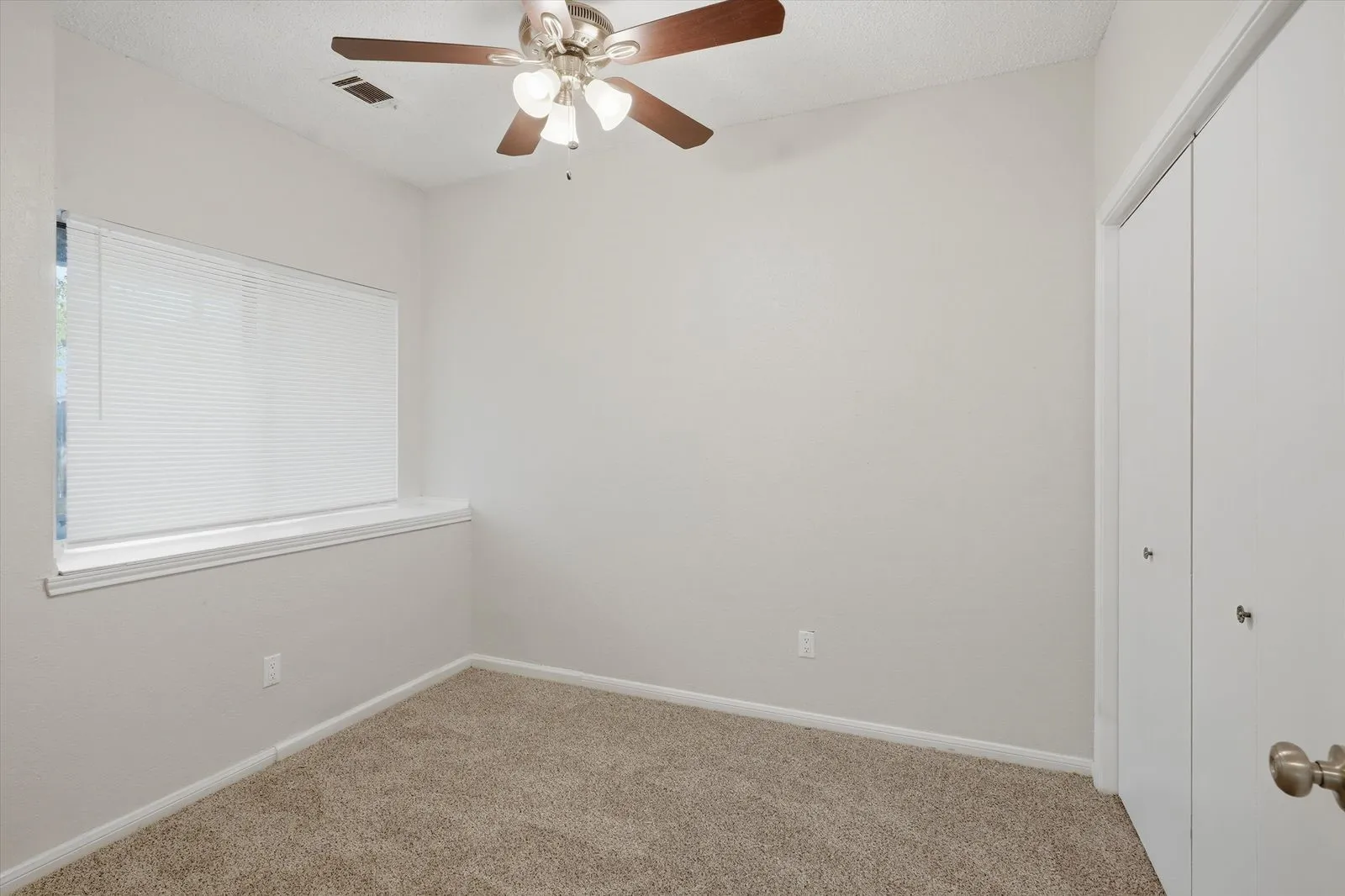 Single Family Residence For Sale in Tarrant County , 6816 Fire Hill Drive, Fort Worth, Texas 76137, 3 Bedroom, 2 Bathroom, 2 Garage spaces, 1,462 Sqft, built in 1984, mls#21240068, Real Estate Agent in Fort Worth, Homes For Sale in Tarrant county, Homes For Sale in Fort Worth, Realtor in Fort Worth Texas, Real Estate Brokerage Independent Realty Texas, Luminita Cordes Realtor