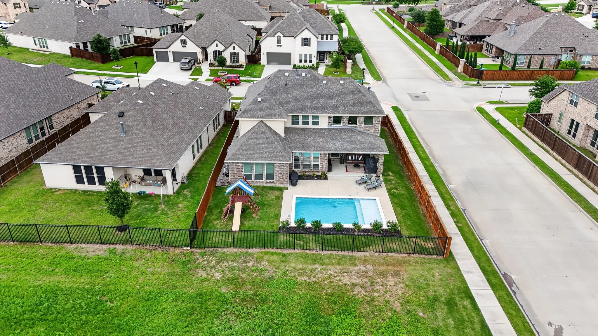 Single Family Residence For Sale in Tarrant County , 9801 Wexley Way, Fort Worth, Texas 76131, 4 Bedroom, 3 Bathroom, 3 Garage spaces, 3,353 Sqft, built in 2021, Preowned, mls#21246514, Real Estate Agent in Fort Worth, Homes For Sale in Tarrant county, Homes For Sale in Fort Worth, Realtor in Fort Worth Texas, Real Estate Brokerage Independent Realty Texas, Luminita Cordes Realtor
