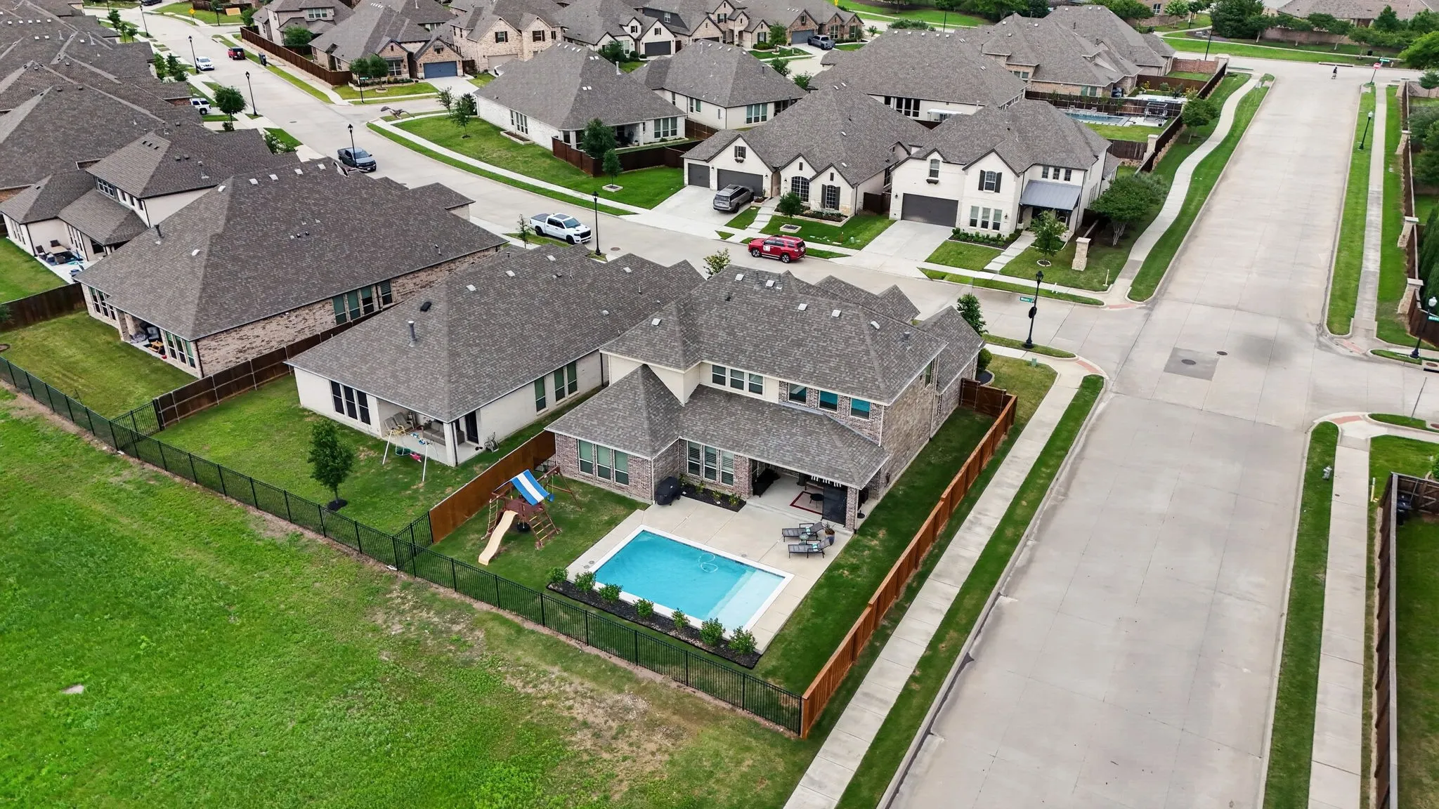 Single Family Residence For Sale in Tarrant County , 9801 Wexley Way, Fort Worth, Texas 76131, 4 Bedroom, 3 Bathroom, 3 Garage spaces, 3,353 Sqft, built in 2021, Preowned, mls#21246514, Real Estate Agent in Fort Worth, Homes For Sale in Tarrant county, Homes For Sale in Fort Worth, Realtor in Fort Worth Texas, Real Estate Brokerage Independent Realty Texas, Luminita Cordes Realtor