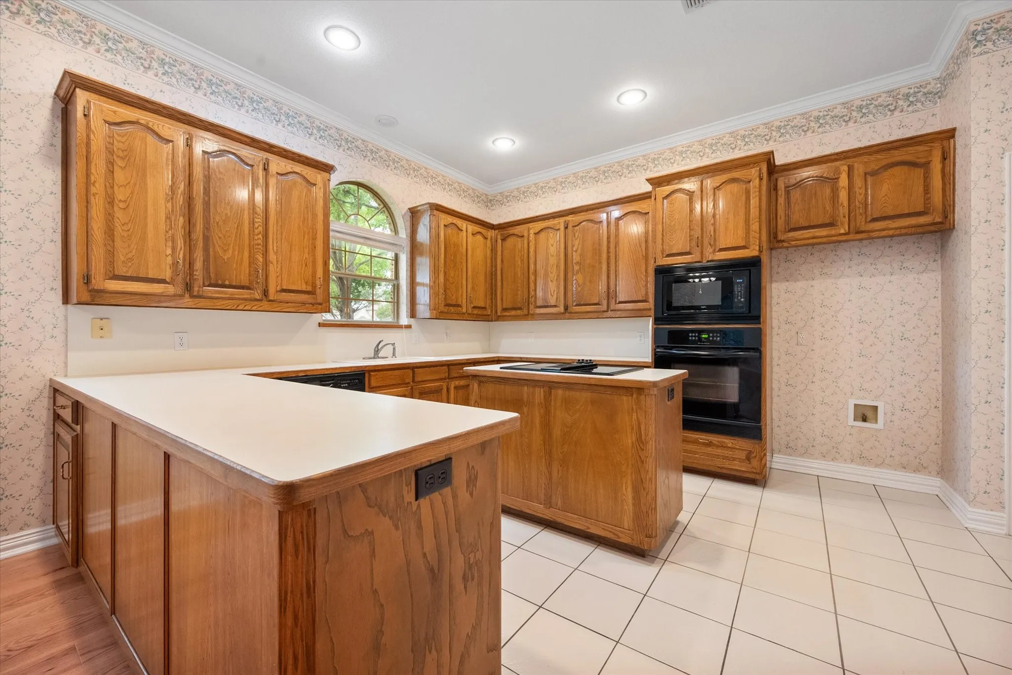 Single Family Residence For Sale in Tarrant County , 5200 Independence Avenue, Arlington, Texas 76017, 2 Bedroom, 2 Bathroom, 2 Garage spaces, 2,284 Sqft, built in 1992, mls#21231138, Real Estate Agent in Arlington, Homes For Sale in Tarrant county, Homes For Sale in Arlington, Realtor in Arlington Texas, Real Estate Brokerage Independent Realty Texas, Luminita Cordes Realtor
