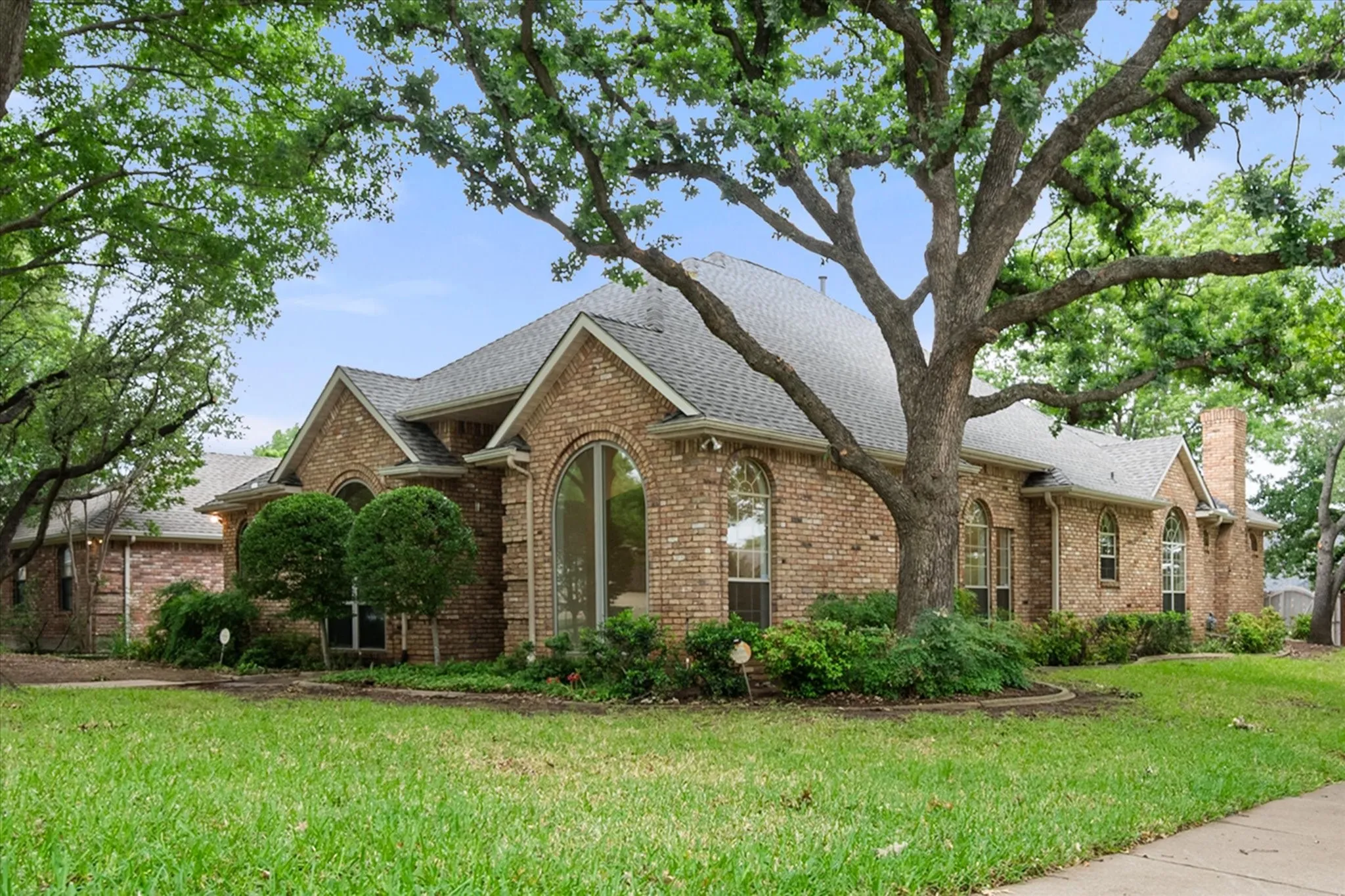 5200 Independence - nice corner lot