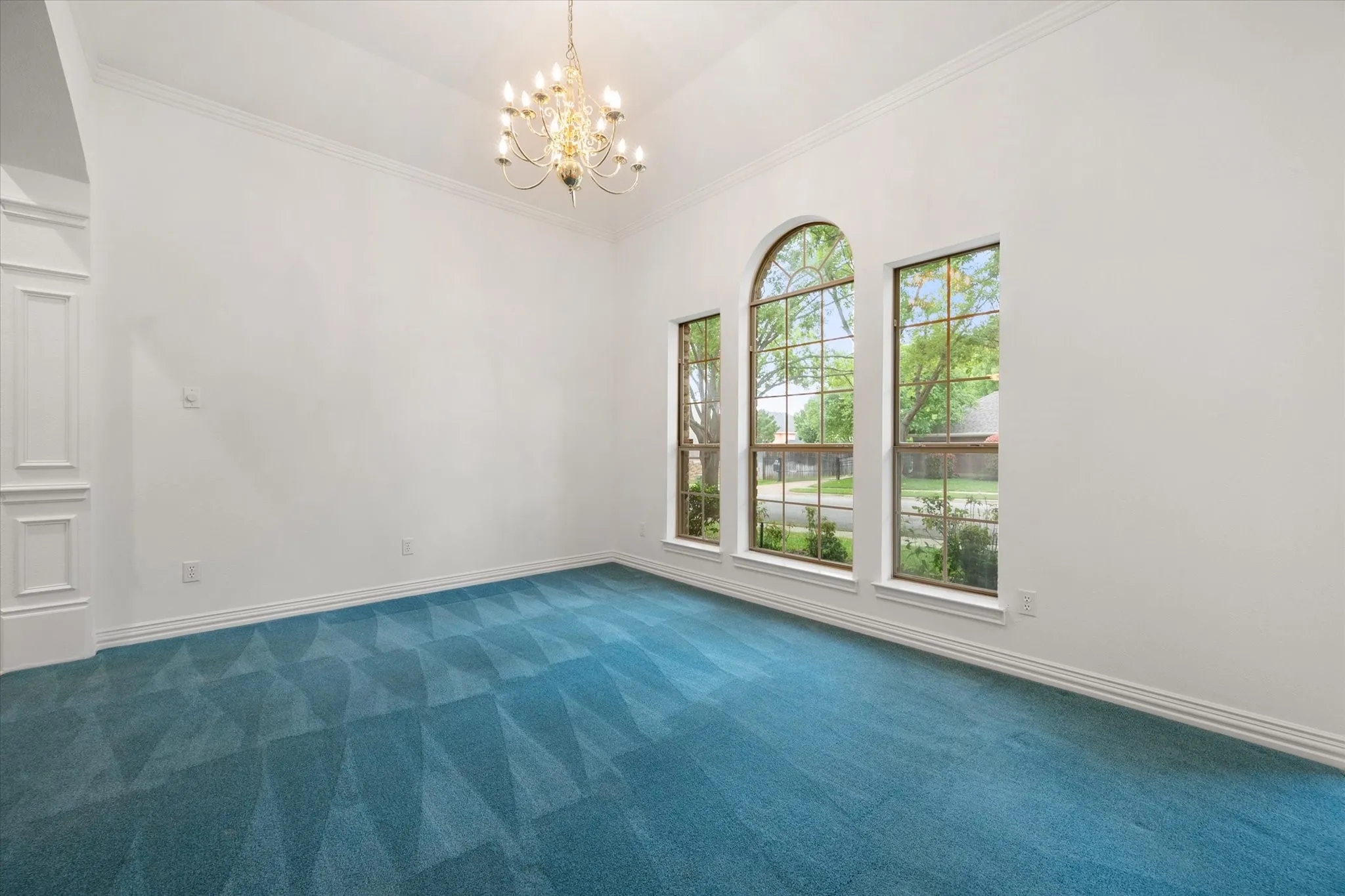 Single Family Residence For Sale in Tarrant County , 5200 Independence Avenue, Arlington, Texas 76017, 2 Bedroom, 2 Bathroom, 2 Garage spaces, 2,284 Sqft, built in 1992, mls#21231138, Real Estate Agent in Arlington, Homes For Sale in Tarrant county, Homes For Sale in Arlington, Realtor in Arlington Texas, Real Estate Brokerage Independent Realty Texas, Luminita Cordes Realtor