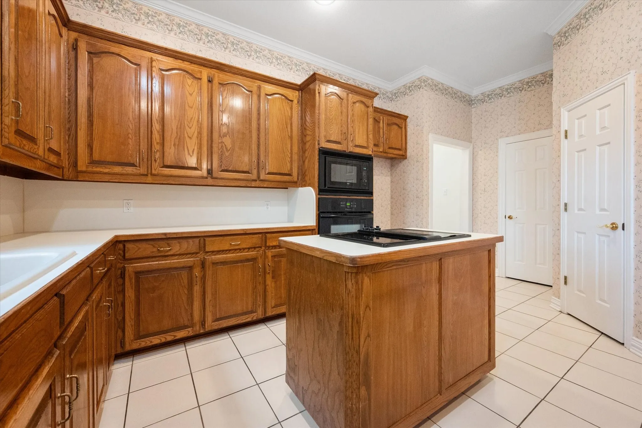Single Family Residence For Sale in Tarrant County , 5200 Independence Avenue, Arlington, Texas 76017, 2 Bedroom, 2 Bathroom, 2 Garage spaces, 2,284 Sqft, built in 1992, mls#21231138, Real Estate Agent in Arlington, Homes For Sale in Tarrant county, Homes For Sale in Arlington, Realtor in Arlington Texas, Real Estate Brokerage Independent Realty Texas, Luminita Cordes Realtor