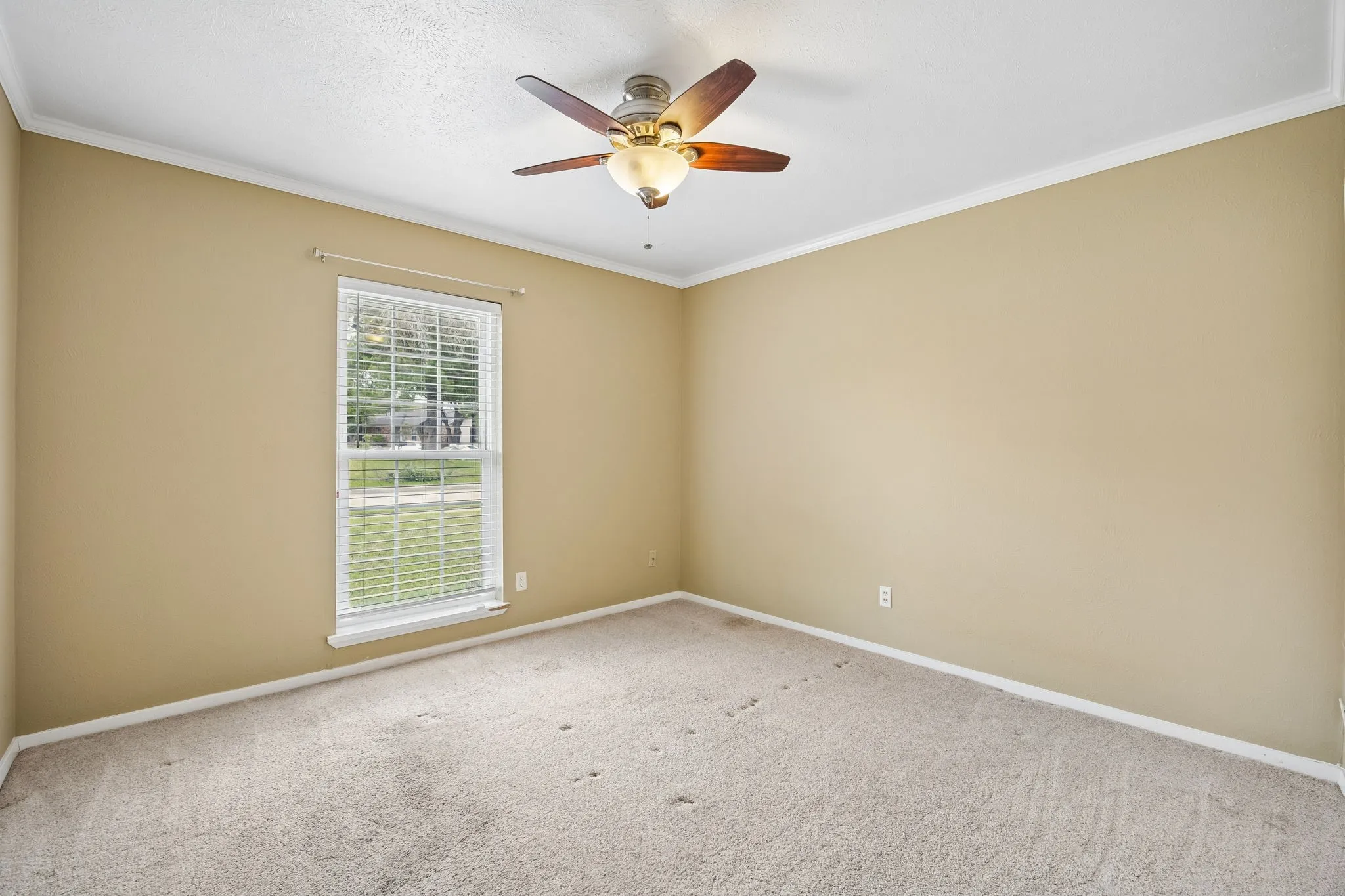 Single Family Residence For Sale in Denton County , 2936 Furneaux Lane, Carrollton, Texas 75007, 4 Bedroom, 2 Bathroom, 2 Garage spaces, 2,111 Sqft, built in 1978, Preowned, mls#21245777, Real Estate Agent in Carrollton, Homes For Sale in Denton county, Homes For Sale in Carrollton, Realtor in Carrollton Texas, Real Estate Brokerage Independent Realty Texas, Luminita Cordes Realtor