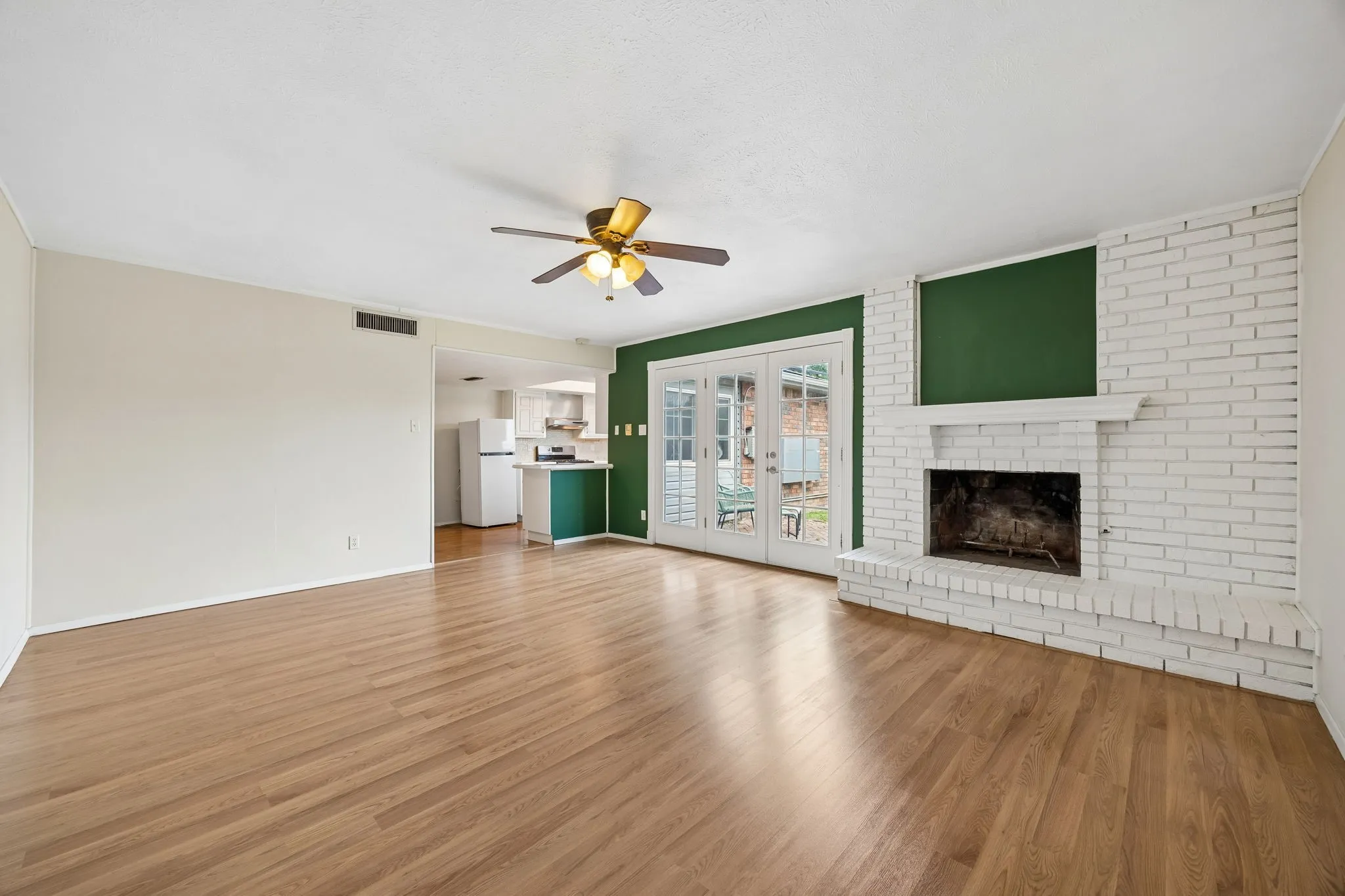 Single Family Residence For Sale in Denton County , 2936 Furneaux Lane, Carrollton, Texas 75007, 4 Bedroom, 2 Bathroom, 2 Garage spaces, 2,111 Sqft, built in 1978, Preowned, mls#21245777, Real Estate Agent in Carrollton, Homes For Sale in Denton county, Homes For Sale in Carrollton, Realtor in Carrollton Texas, Real Estate Brokerage Independent Realty Texas, Luminita Cordes Realtor