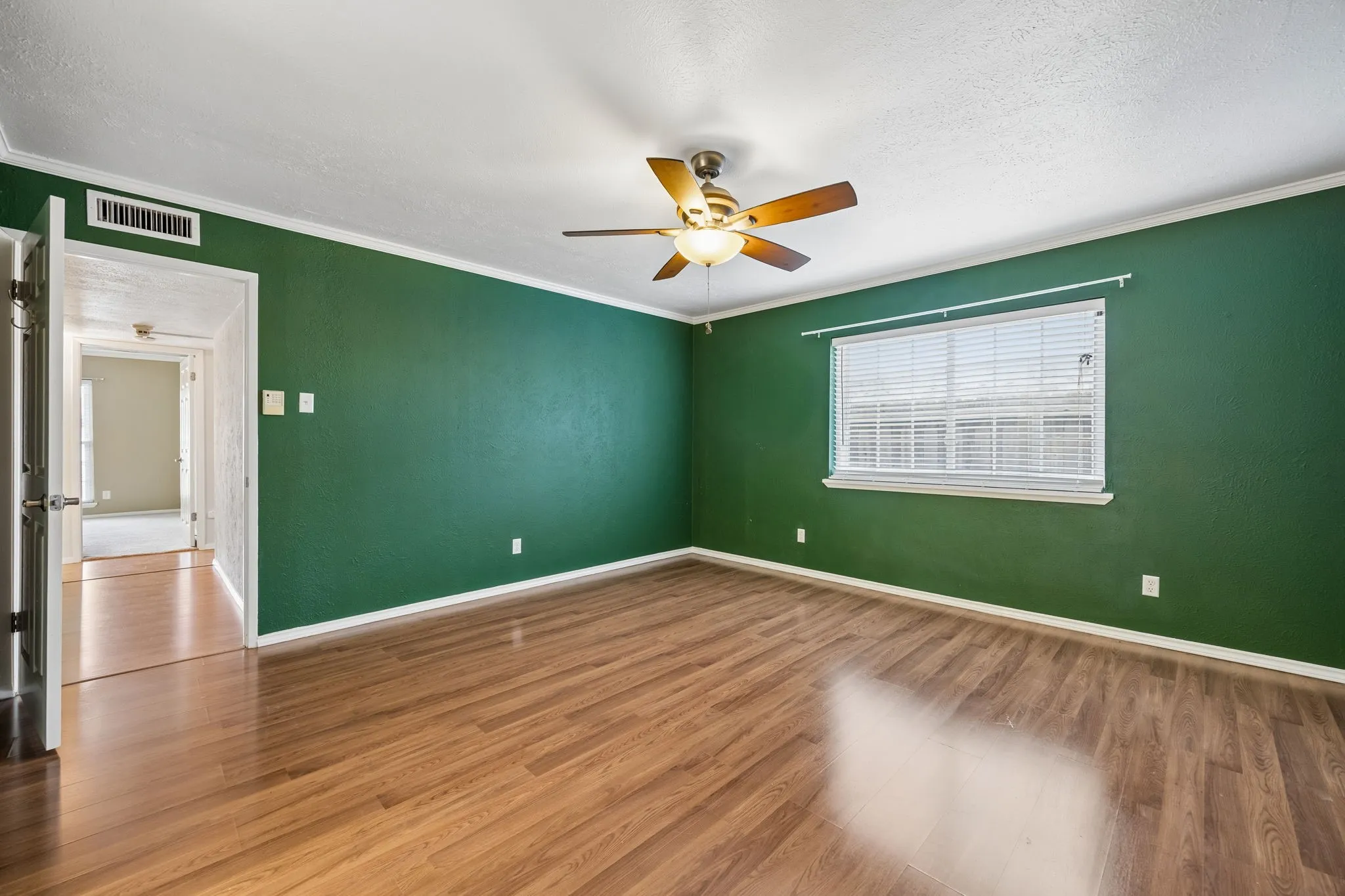 Single Family Residence For Sale in Denton County , 2936 Furneaux Lane, Carrollton, Texas 75007, 4 Bedroom, 2 Bathroom, 2 Garage spaces, 2,111 Sqft, built in 1978, Preowned, mls#21245777, Real Estate Agent in Carrollton, Homes For Sale in Denton county, Homes For Sale in Carrollton, Realtor in Carrollton Texas, Real Estate Brokerage Independent Realty Texas, Luminita Cordes Realtor