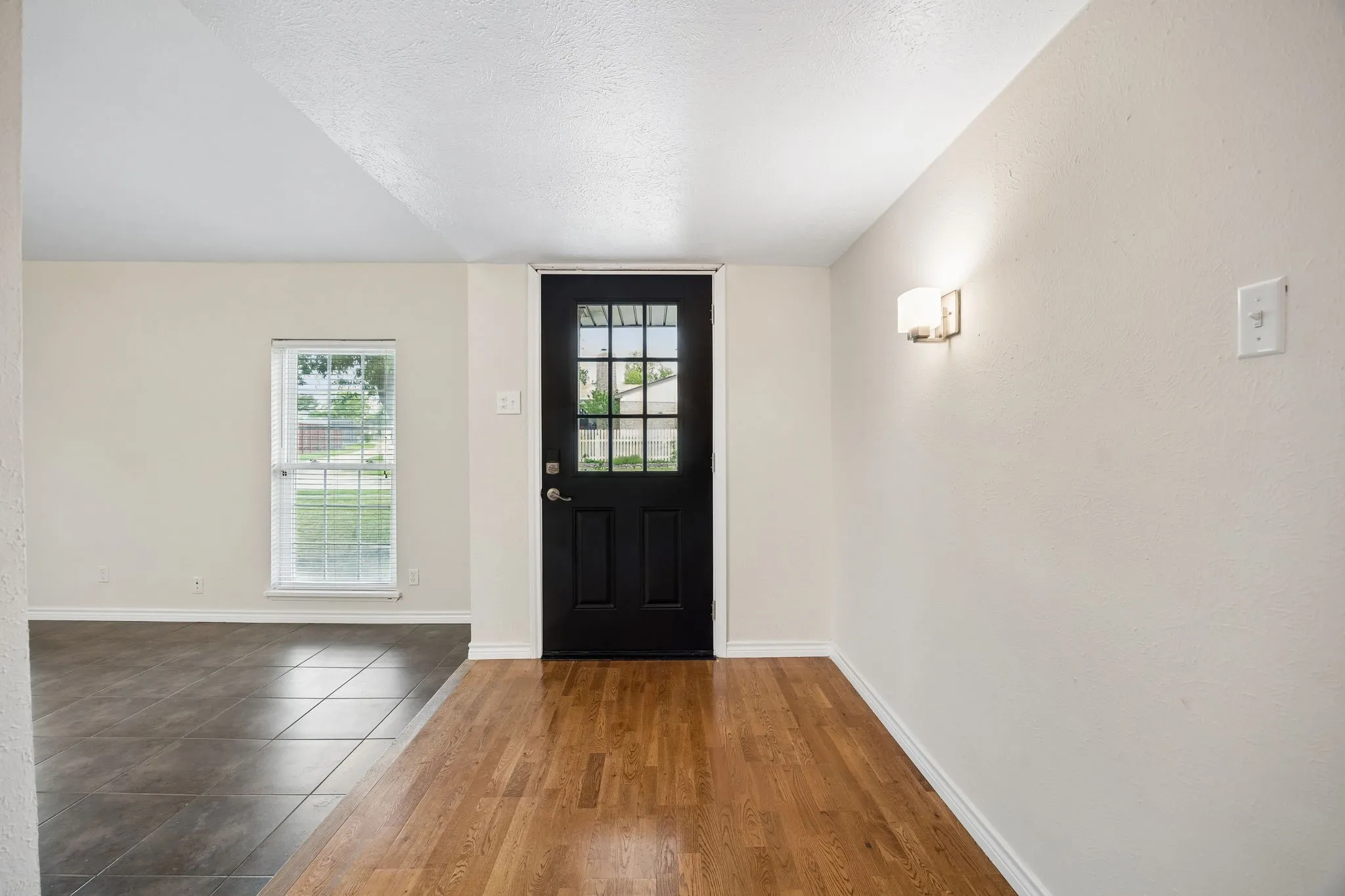 Single Family Residence For Sale in Denton County , 2936 Furneaux Lane, Carrollton, Texas 75007, 4 Bedroom, 2 Bathroom, 2 Garage spaces, 2,111 Sqft, built in 1978, Preowned, mls#21245777, Real Estate Agent in Carrollton, Homes For Sale in Denton county, Homes For Sale in Carrollton, Realtor in Carrollton Texas, Real Estate Brokerage Independent Realty Texas, Luminita Cordes Realtor