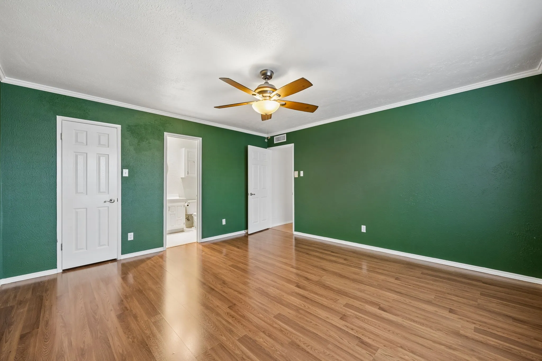 Single Family Residence For Sale in Denton County , 2936 Furneaux Lane, Carrollton, Texas 75007, 4 Bedroom, 2 Bathroom, 2 Garage spaces, 2,111 Sqft, built in 1978, Preowned, mls#21245777, Real Estate Agent in Carrollton, Homes For Sale in Denton county, Homes For Sale in Carrollton, Realtor in Carrollton Texas, Real Estate Brokerage Independent Realty Texas, Luminita Cordes Realtor
