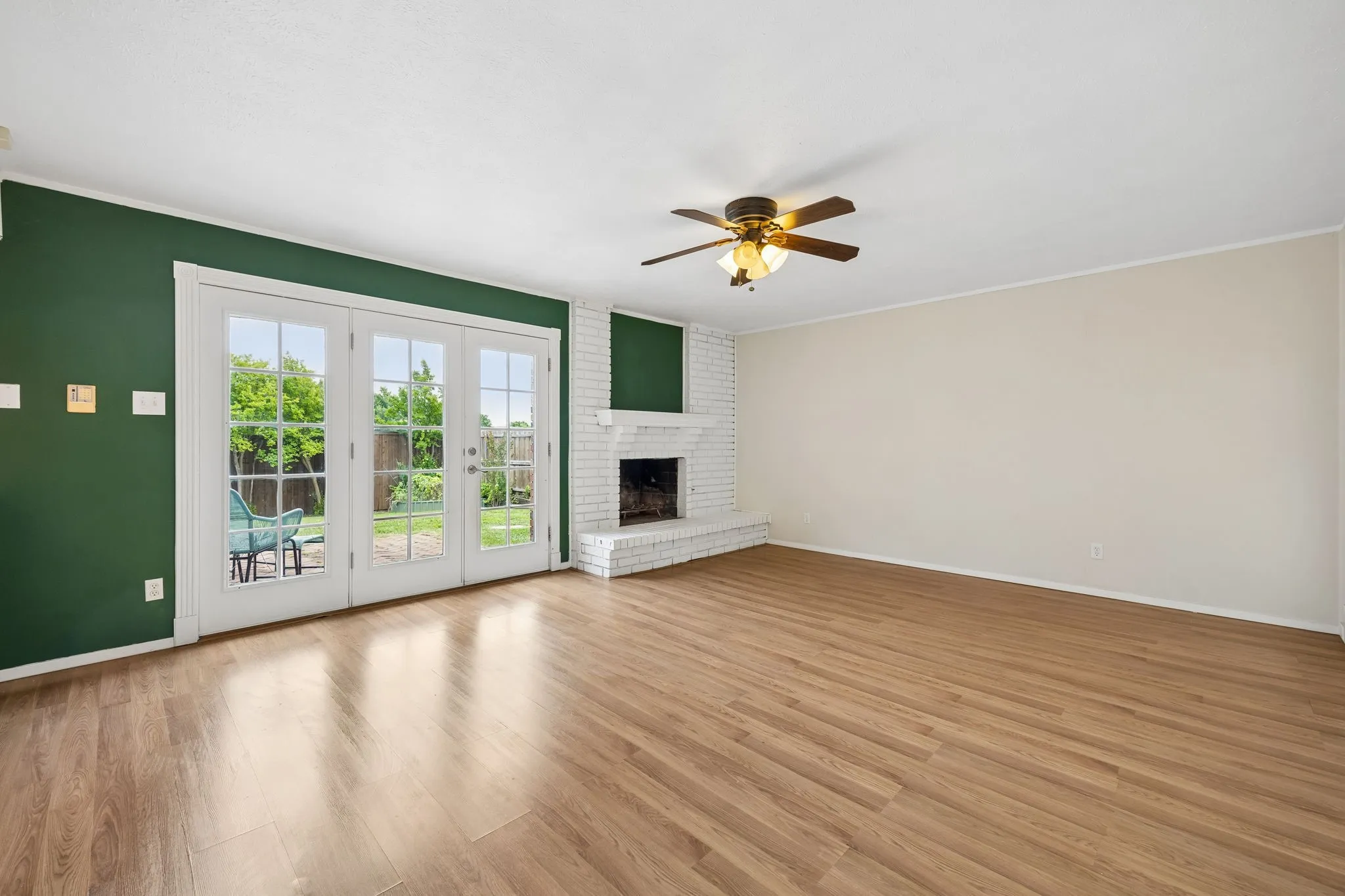 Single Family Residence For Sale in Denton County , 2936 Furneaux Lane, Carrollton, Texas 75007, 4 Bedroom, 2 Bathroom, 2 Garage spaces, 2,111 Sqft, built in 1978, Preowned, mls#21245777, Real Estate Agent in Carrollton, Homes For Sale in Denton county, Homes For Sale in Carrollton, Realtor in Carrollton Texas, Real Estate Brokerage Independent Realty Texas, Luminita Cordes Realtor