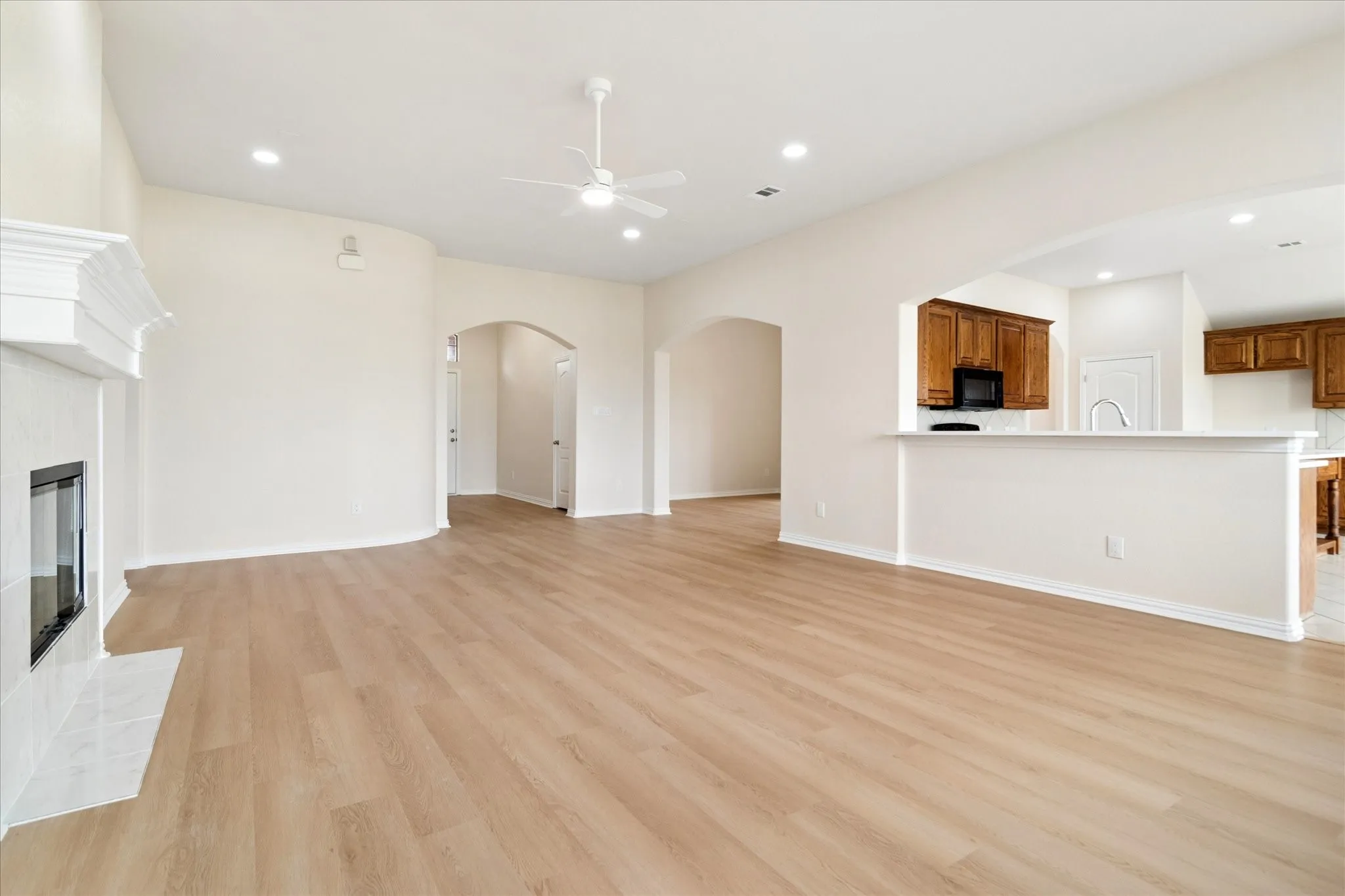 Single Family Residence For Sale in Tarrant County , 11000 Owl Creek Drive, Fort Worth, Texas 76179, 4 Bedroom, 2 Bathroom, 2 Garage spaces, 2,591 Sqft, built in 2007, Preowned, mls#21246248, Real Estate Agent in Fort Worth, Homes For Sale in Tarrant county, Homes For Sale in Fort Worth, Realtor in Fort Worth Texas, Real Estate Brokerage Independent Realty Texas, Luminita Cordes Realtor
