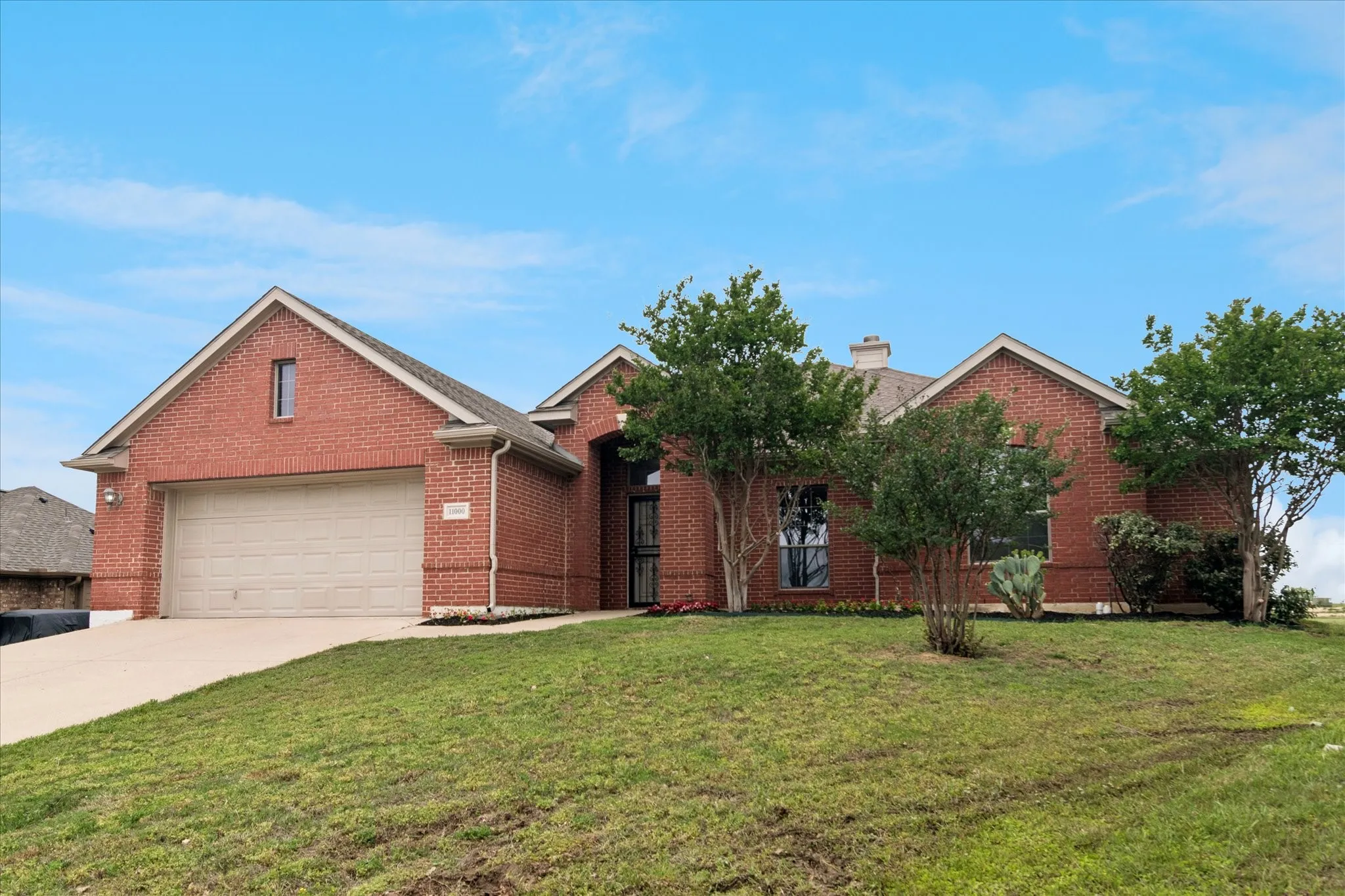 Single Family Residence For Sale in Tarrant County , 11000 Owl Creek Drive, Fort Worth, Texas 76179, 4 Bedroom, 2 Bathroom, 2 Garage spaces, 2,591 Sqft, built in 2007, Preowned, mls#21246248, Real Estate Agent in Fort Worth, Homes For Sale in Tarrant county, Homes For Sale in Fort Worth, Realtor in Fort Worth Texas, Real Estate Brokerage Independent Realty Texas, Luminita Cordes Realtor