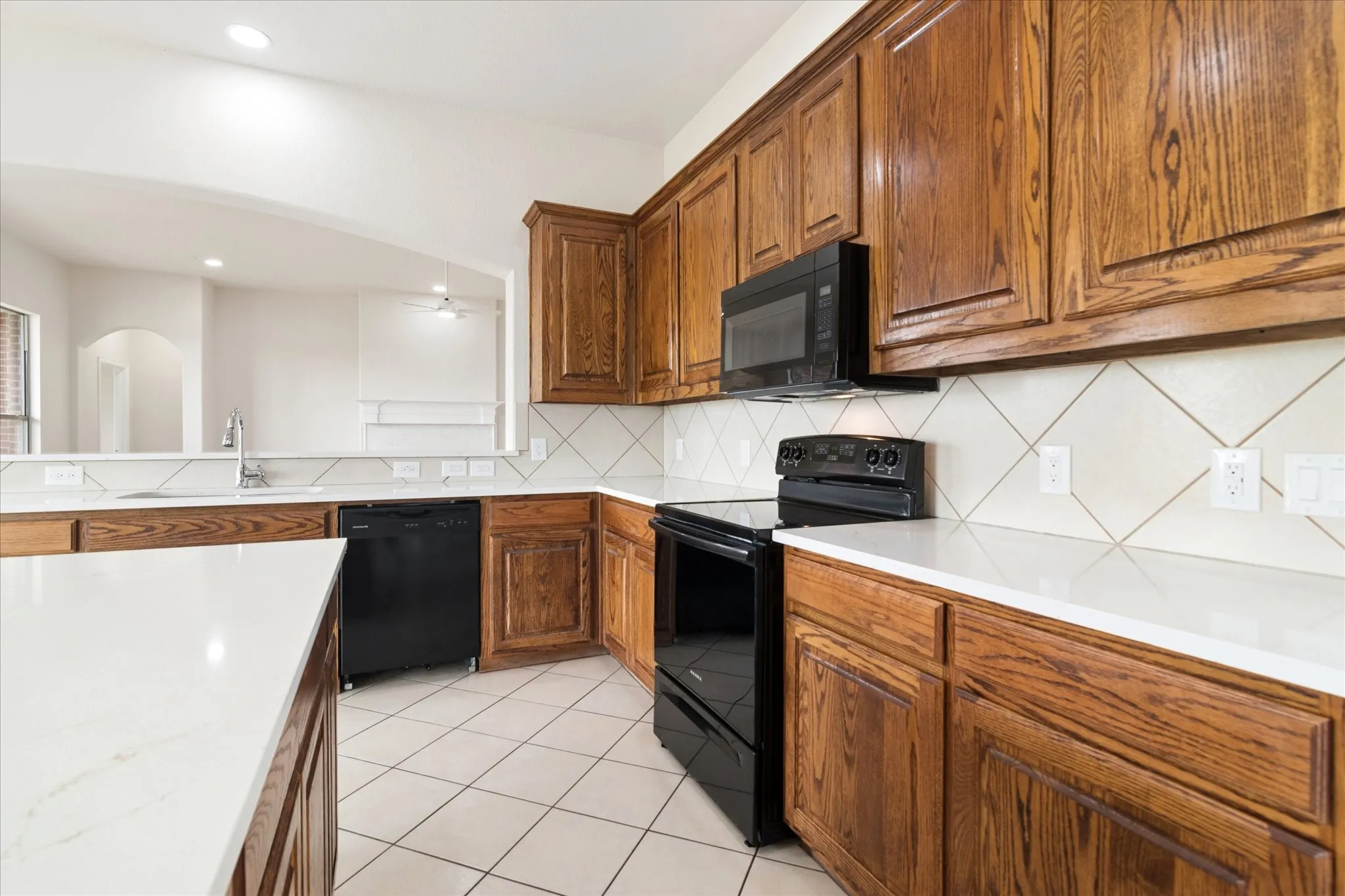 Single Family Residence For Sale in Tarrant County , 11000 Owl Creek Drive, Fort Worth, Texas 76179, 4 Bedroom, 2 Bathroom, 2 Garage spaces, 2,591 Sqft, built in 2007, Preowned, mls#21246248, Real Estate Agent in Fort Worth, Homes For Sale in Tarrant county, Homes For Sale in Fort Worth, Realtor in Fort Worth Texas, Real Estate Brokerage Independent Realty Texas, Luminita Cordes Realtor