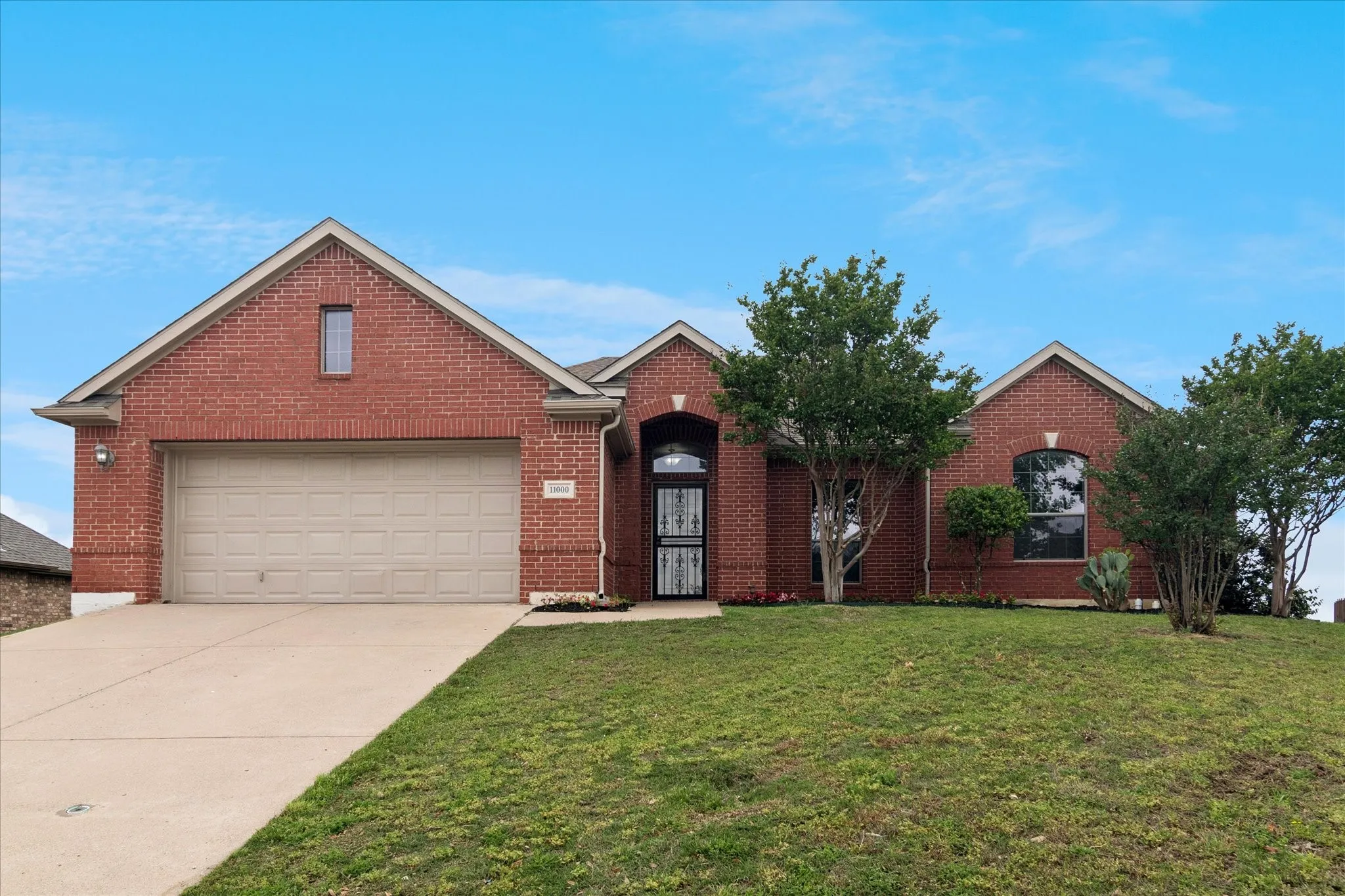Single Family Residence For Sale in Tarrant County , 11000 Owl Creek Drive, Fort Worth, Texas 76179, 4 Bedroom, 2 Bathroom, 2 Garage spaces, 2,591 Sqft, built in 2007, Preowned, mls#21246248, Real Estate Agent in Fort Worth, Homes For Sale in Tarrant county, Homes For Sale in Fort Worth, Realtor in Fort Worth Texas, Real Estate Brokerage Independent Realty Texas, Luminita Cordes Realtor
