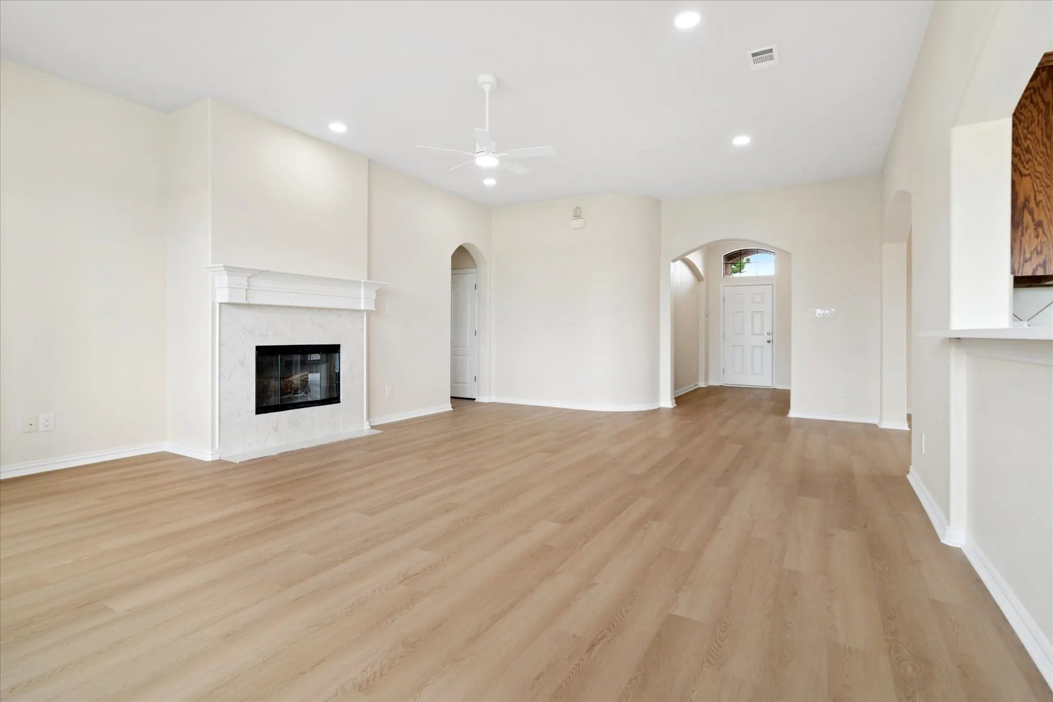 Single Family Residence For Sale in Tarrant County , 11000 Owl Creek Drive, Fort Worth, Texas 76179, 4 Bedroom, 2 Bathroom, 2 Garage spaces, 2,591 Sqft, built in 2007, Preowned, mls#21246248, Real Estate Agent in Fort Worth, Homes For Sale in Tarrant county, Homes For Sale in Fort Worth, Realtor in Fort Worth Texas, Real Estate Brokerage Independent Realty Texas, Luminita Cordes Realtor