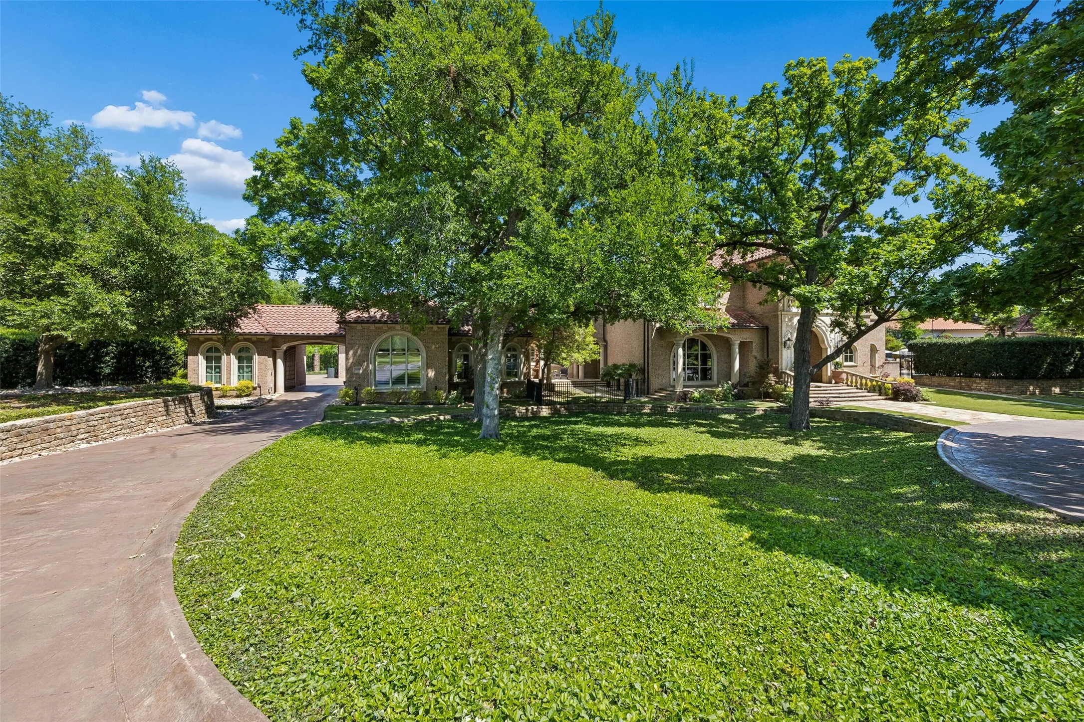 Single Family Residence For Sale in Denton County , 6416 Old Gate Road, Plano, Texas 75024, 6 Bedroom, 10 Bathroom, 5 Garage spaces, 14,636 Sqft, built in 2000, Preowned, mls#21246764, Real Estate Agent in Plano, Homes For Sale in Denton county, Homes For Sale in Plano, Realtor in Plano Texas, Real Estate Brokerage Independent Realty Texas, Luminita Cordes Realtor