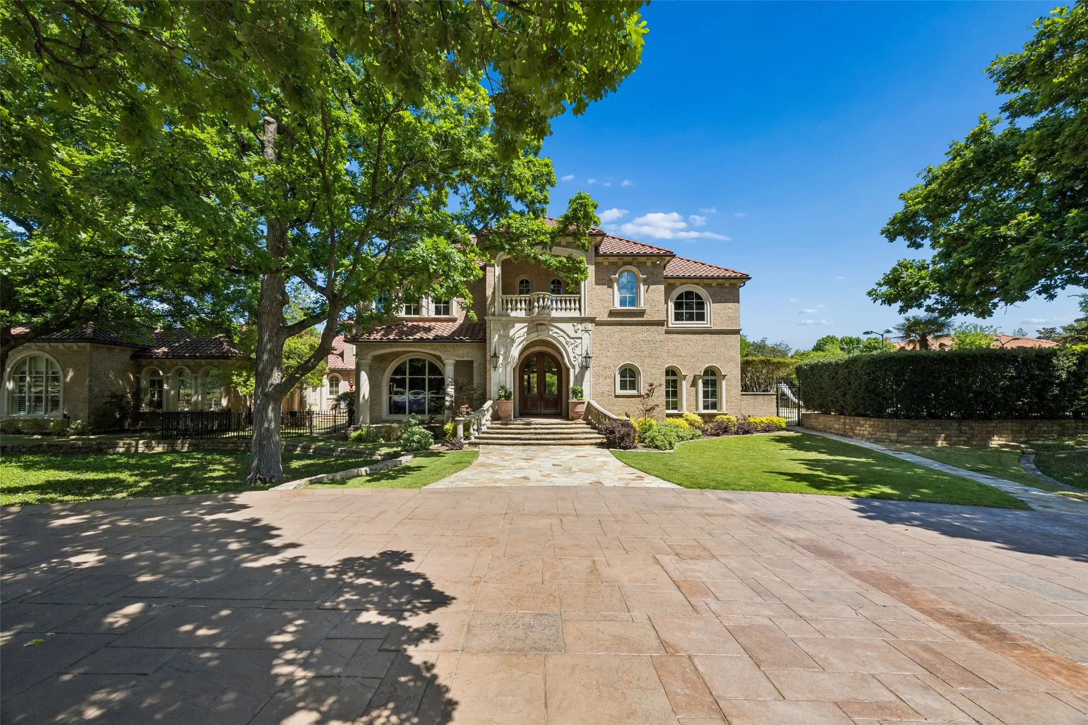 Single Family Residence For Sale in Denton County , 6416 Old Gate Road, Plano, Texas 75024, 6 Bedroom, 10 Bathroom, 5 Garage spaces, 14,636 Sqft, built in 2000, Preowned, mls#21246764, Real Estate Agent in Plano, Homes For Sale in Denton county, Homes For Sale in Plano, Realtor in Plano Texas, Real Estate Brokerage Independent Realty Texas, Luminita Cordes Realtor