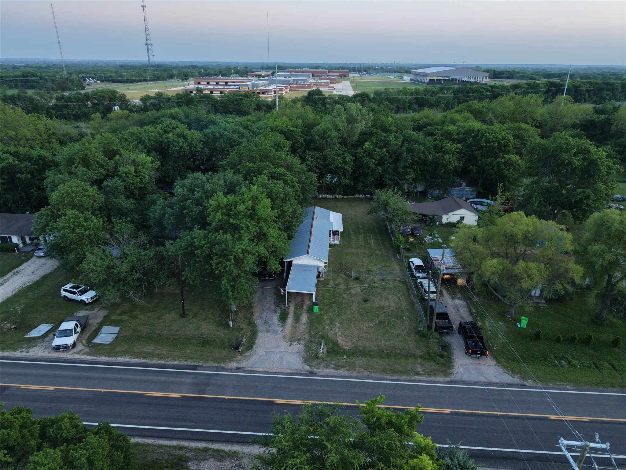 Mobile Home For Sale in Hunt County , 5429 Fm 2874, Commerce, Texas 75428, 2 Bedroom, 2 Bathroom, Garage spaces, 924 Sqft, built in 1970, Preowned, mls#21242026, Real Estate Agent in Commerce, Homes For Sale in Hunt county, Homes For Sale in Commerce, Realtor in Commerce Texas, Real Estate Brokerage Independent Realty Texas, Luminita Cordes Realtor
