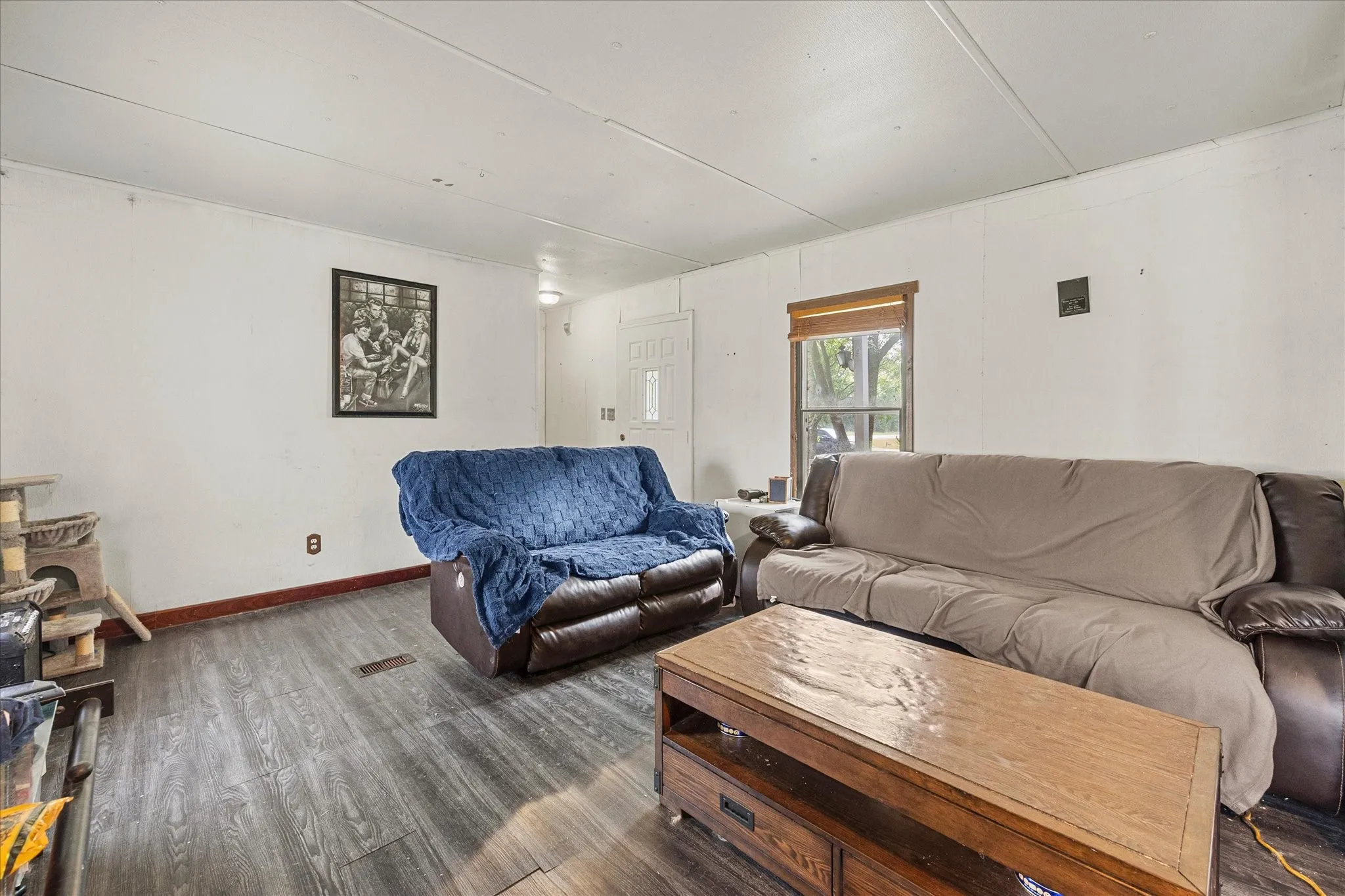 Mobile Home For Sale in Hunt County , 5429 Fm 2874, Commerce, Texas 75428, 2 Bedroom, 2 Bathroom, Garage spaces, 924 Sqft, built in 1970, Preowned, mls#21242026, Real Estate Agent in Commerce, Homes For Sale in Hunt county, Homes For Sale in Commerce, Realtor in Commerce Texas, Real Estate Brokerage Independent Realty Texas, Luminita Cordes Realtor
