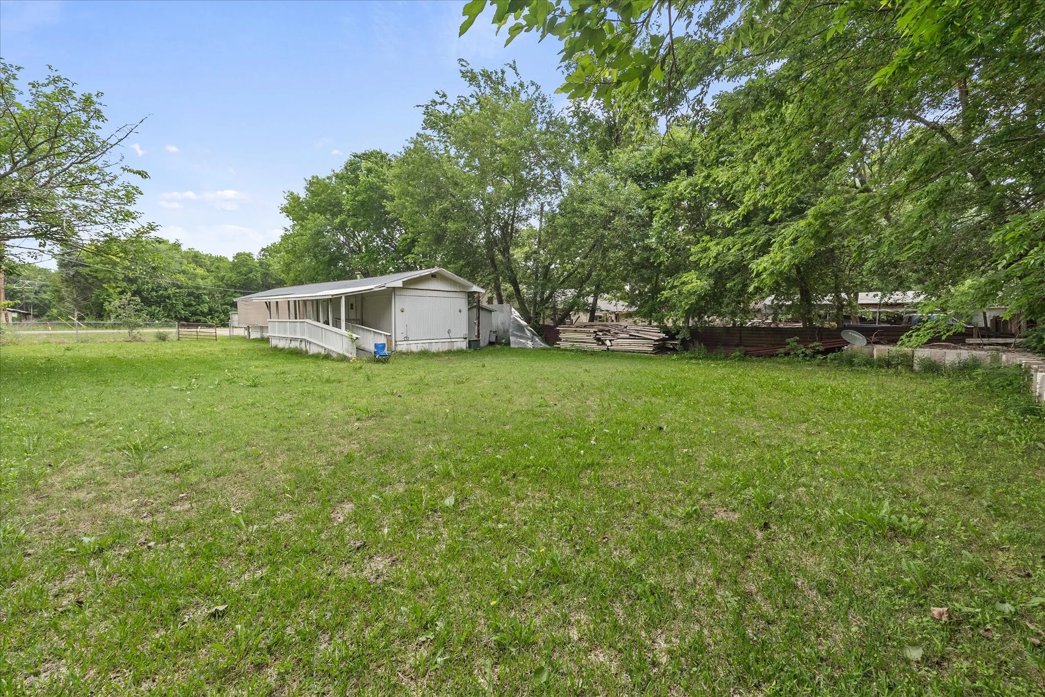 Mobile Home For Sale in Hunt County , 5429 Fm 2874, Commerce, Texas 75428, 2 Bedroom, 2 Bathroom, Garage spaces, 924 Sqft, built in 1970, Preowned, mls#21242026, Real Estate Agent in Commerce, Homes For Sale in Hunt county, Homes For Sale in Commerce, Realtor in Commerce Texas, Real Estate Brokerage Independent Realty Texas, Luminita Cordes Realtor