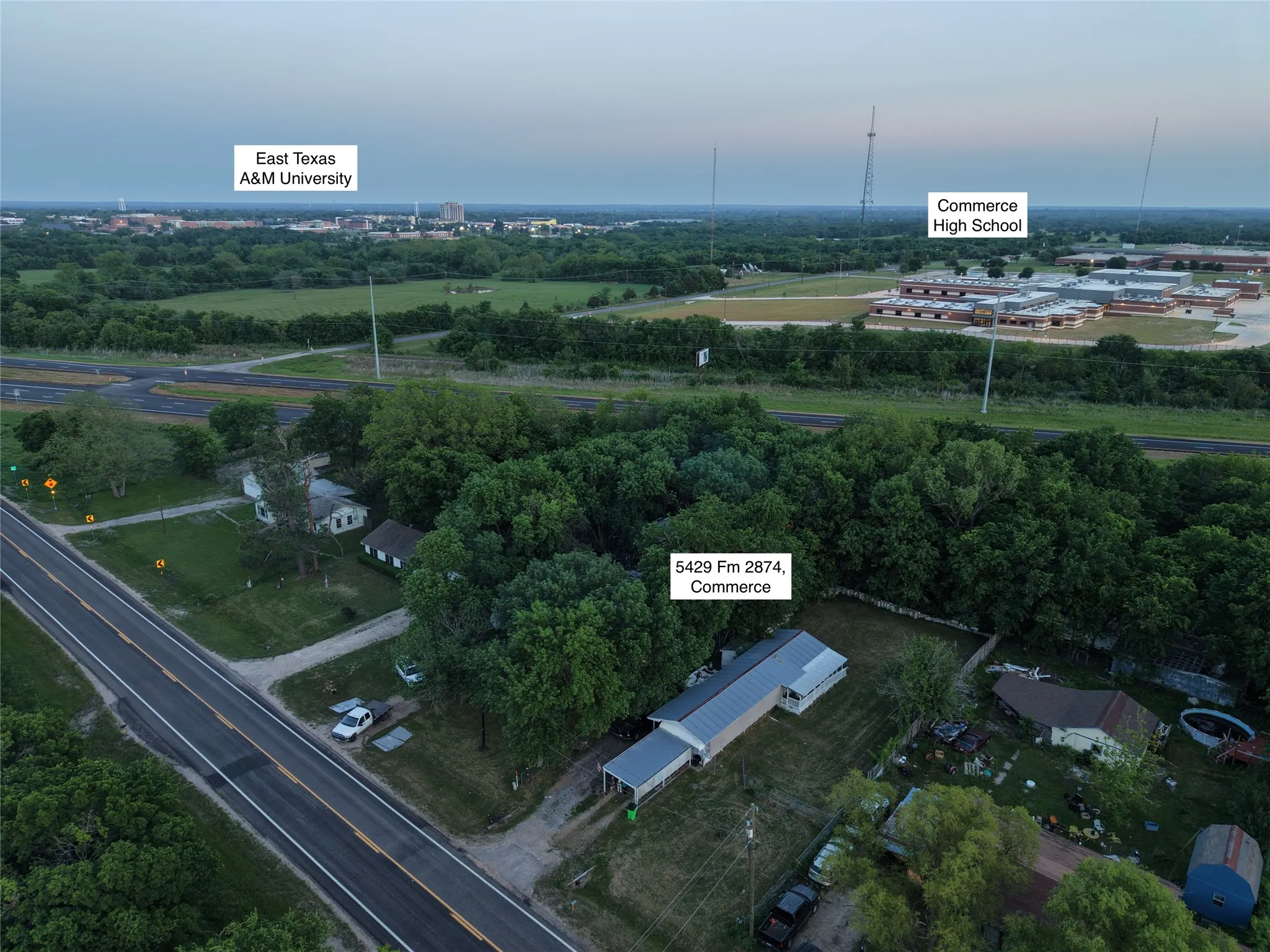 Mobile Home For Sale in Hunt County , 5429 Fm 2874, Commerce, Texas 75428, 2 Bedroom, 2 Bathroom, Garage spaces, 924 Sqft, built in 1970, Preowned, mls#21242026, Real Estate Agent in Commerce, Homes For Sale in Hunt county, Homes For Sale in Commerce, Realtor in Commerce Texas, Real Estate Brokerage Independent Realty Texas, Luminita Cordes Realtor