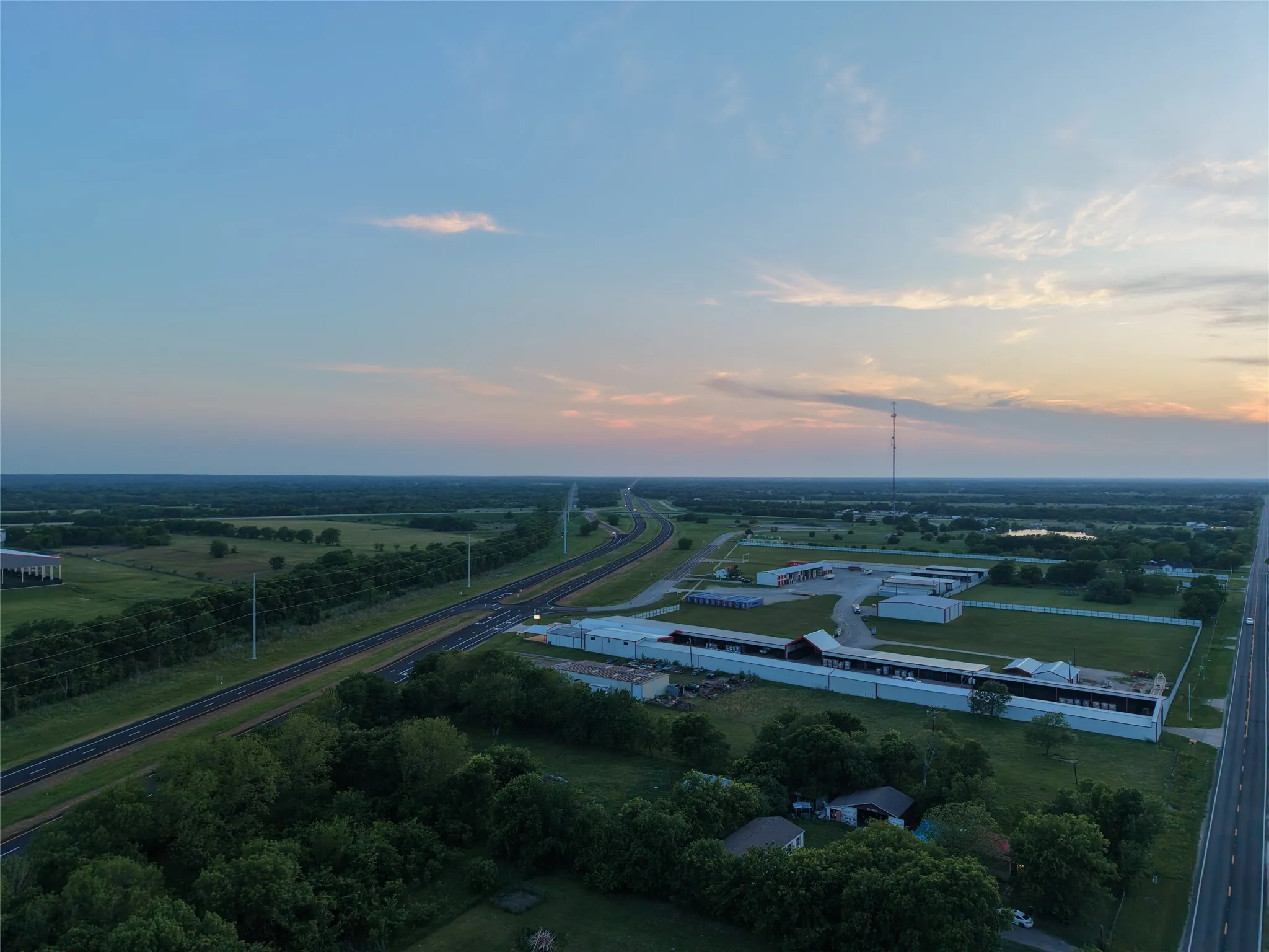 Mobile Home For Sale in Hunt County , 5429 Fm 2874, Commerce, Texas 75428, 2 Bedroom, 2 Bathroom, Garage spaces, 924 Sqft, built in 1970, Preowned, mls#21242026, Real Estate Agent in Commerce, Homes For Sale in Hunt county, Homes For Sale in Commerce, Realtor in Commerce Texas, Real Estate Brokerage Independent Realty Texas, Luminita Cordes Realtor