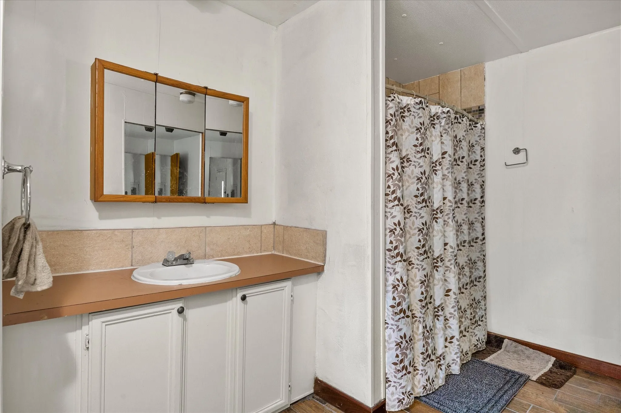 Mobile Home For Sale in Hunt County , 5429 Fm 2874, Commerce, Texas 75428, 2 Bedroom, 2 Bathroom, Garage spaces, 924 Sqft, built in 1970, Preowned, mls#21242026, Real Estate Agent in Commerce, Homes For Sale in Hunt county, Homes For Sale in Commerce, Realtor in Commerce Texas, Real Estate Brokerage Independent Realty Texas, Luminita Cordes Realtor