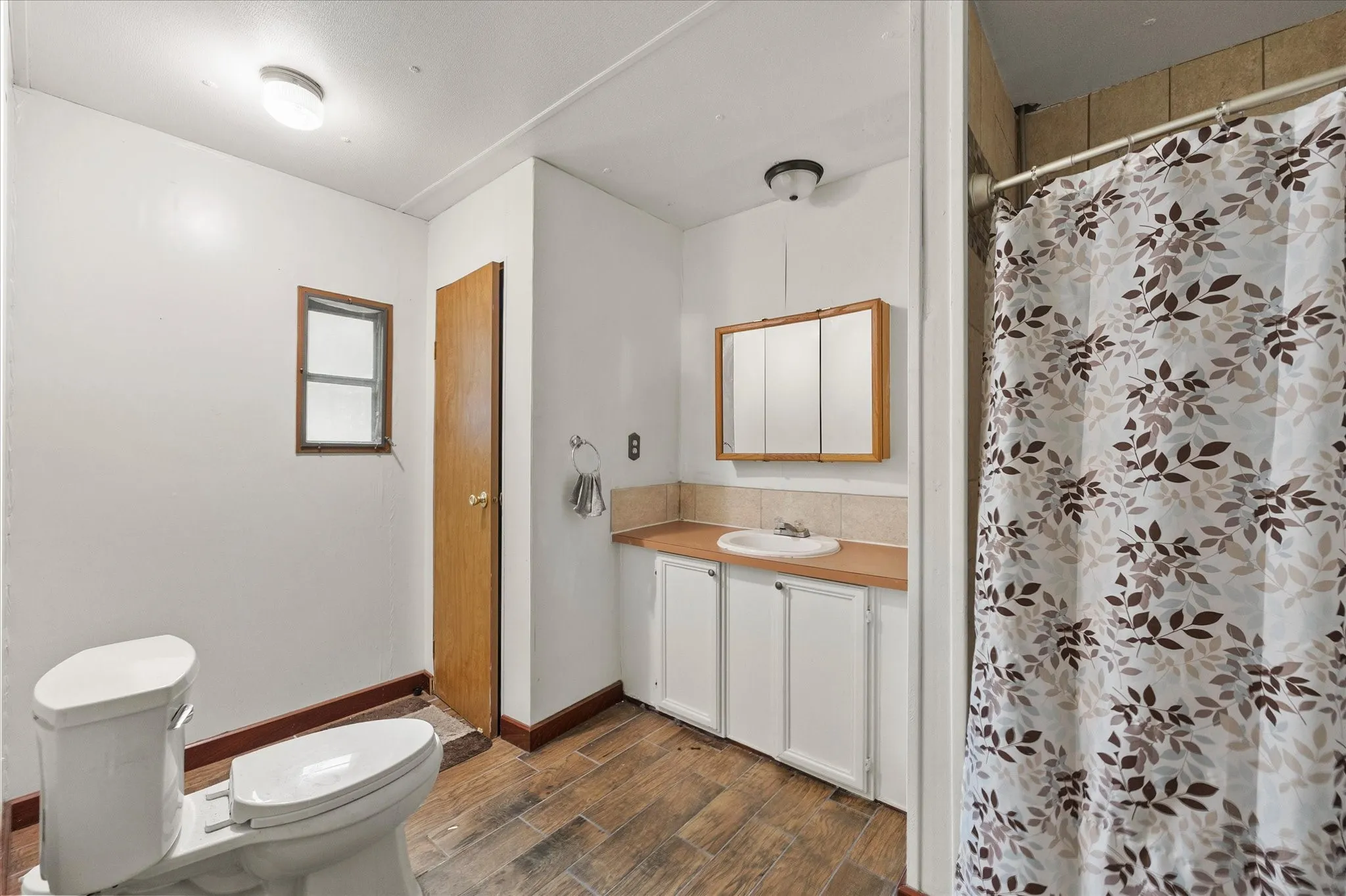 Mobile Home For Sale in Hunt County , 5429 Fm 2874, Commerce, Texas 75428, 2 Bedroom, 2 Bathroom, Garage spaces, 924 Sqft, built in 1970, Preowned, mls#21242026, Real Estate Agent in Commerce, Homes For Sale in Hunt county, Homes For Sale in Commerce, Realtor in Commerce Texas, Real Estate Brokerage Independent Realty Texas, Luminita Cordes Realtor