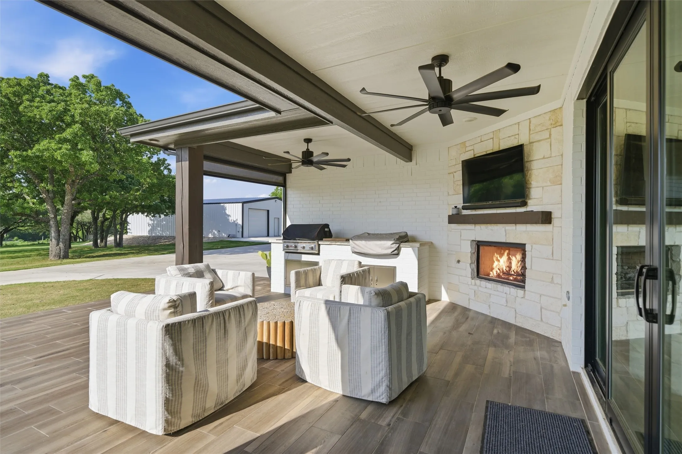 Single Family Residence For Sale in Parker County , 1899 Old Agnes Road, Weatherford, Texas 76088, 5 Bedroom, 5 Bathroom, 3 Garage spaces, 4,900 Sqft, built in 2022, Preowned, mls#21248460, Real Estate Agent in Weatherford, Homes For Sale in Parker county, Homes For Sale in Weatherford, Realtor in Weatherford Texas, Real Estate Brokerage Independent Realty Texas, Luminita Cordes Realtor