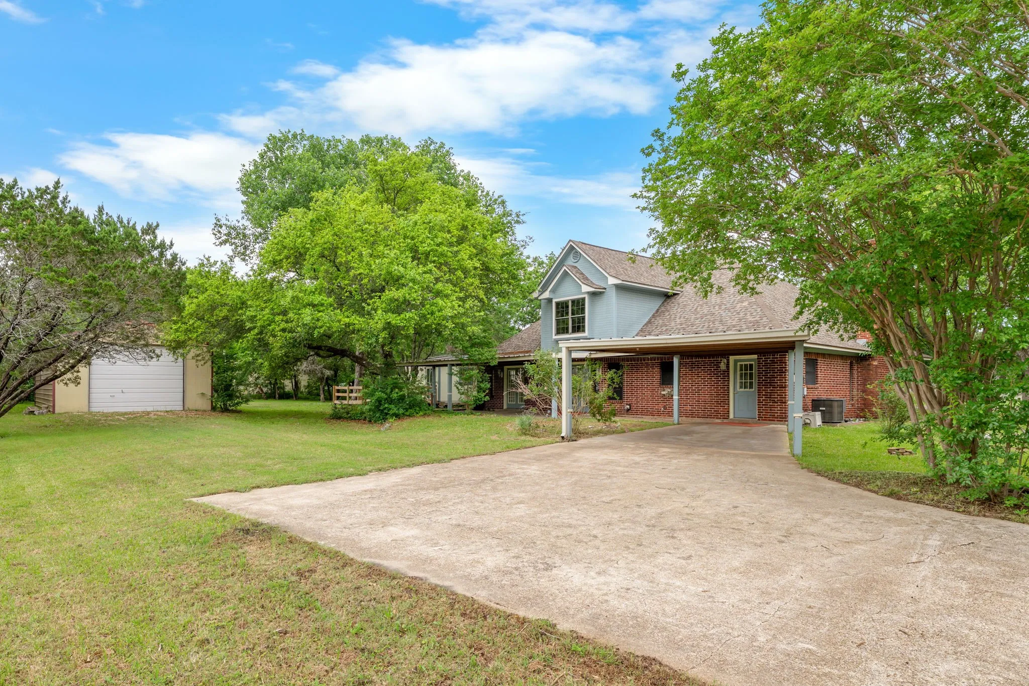 Single Family Residence For Sale in Mc Lennan County , 592 Ouida Drive, Waco, Texas 76705, 3 Bedroom, 3 Bathroom, 1 Garage spaces, 2,434 Sqft, built in 1990, Preowned, mls#21244945, Real Estate Agent in Waco, Homes For Sale in Mc Lennan county, Homes For Sale in Waco, Realtor in Waco Texas, Real Estate Brokerage Independent Realty Texas, Luminita Cordes Realtor