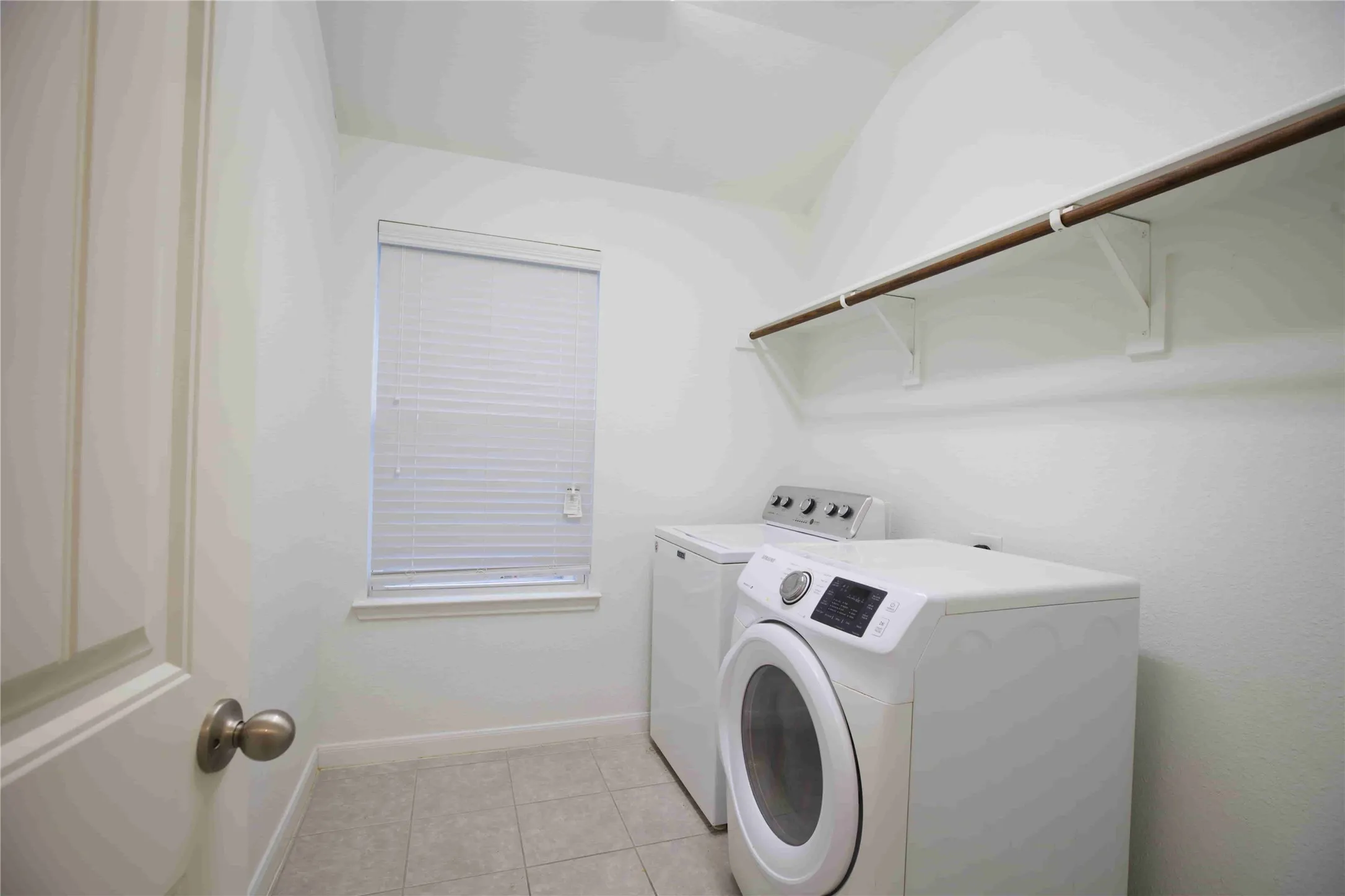 Single Family Residence For Sale in Kaufman County , 4485 Elderberry Street, Forney, Texas 75126, 4 Bedrooms, 2 Bathrooms, 2 Garage spaces, 2,168 Sqft, built in 2016, Price $278,000, mls#21249705, Real Estate Agent in Forney, Homes For Sale in Kaufman county, Homes For Sale in Forney, Realtor in Forney Texas, Real Estate Brokerage Independent Realty Texas, Luminita Cordes Realtor