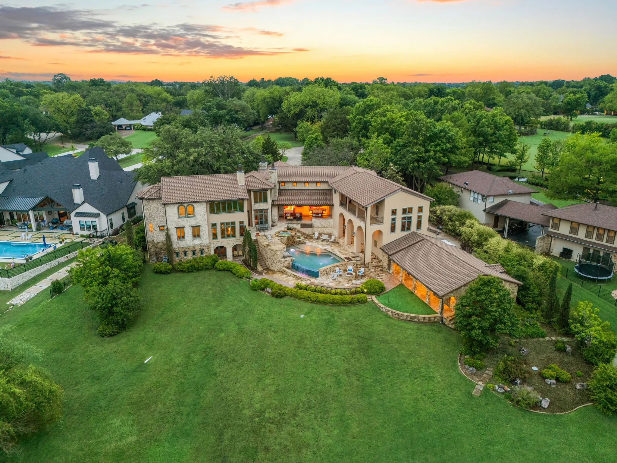 Single Family Residence For Sale in Rockwall County , 8 Meadowlake Drive, Heath, Texas 75032, 4 Bedroom, 8 Bathroom, 4 Garage spaces, 5,908 Sqft, built in 2009, Preowned, mls#21249503, Real Estate Agent in Heath, Homes For Sale in Rockwall county, Homes For Sale in Heath, Realtor in Heath Texas, Real Estate Brokerage Independent Realty Texas, Luminita Cordes Realtor
