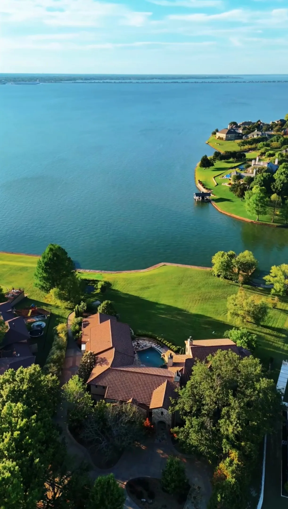 Single Family Residence For Sale in Rockwall County , 8 Meadowlake Drive, Heath, Texas 75032, 4 Bedroom, 8 Bathroom, 4 Garage spaces, 5,908 Sqft, built in 2009, Preowned, mls#21249503, Real Estate Agent in Heath, Homes For Sale in Rockwall county, Homes For Sale in Heath, Realtor in Heath Texas, Real Estate Brokerage Independent Realty Texas, Luminita Cordes Realtor