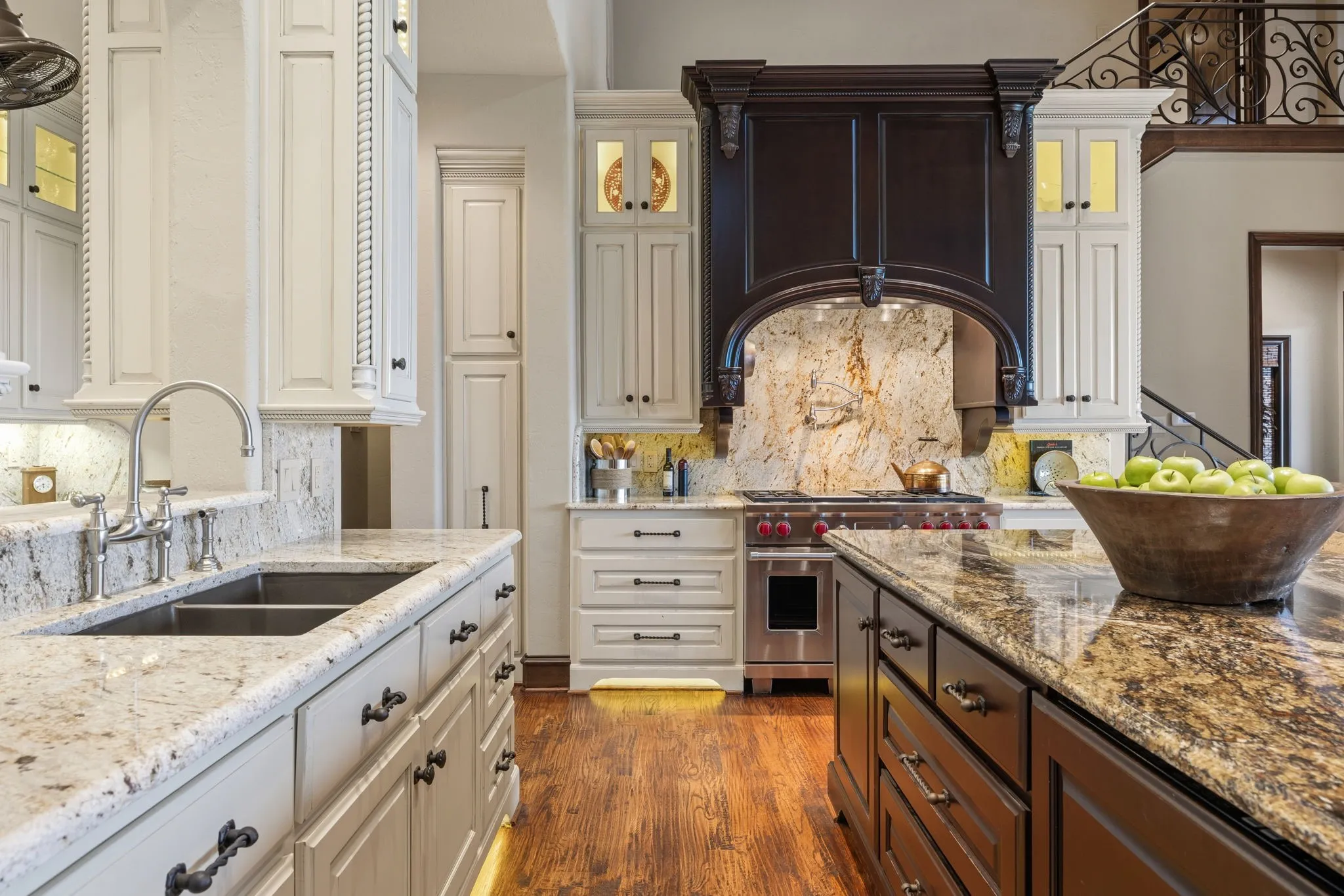 Single Family Residence For Sale in Rockwall County , 8 Meadowlake Drive, Heath, Texas 75032, 4 Bedroom, 8 Bathroom, 4 Garage spaces, 5,908 Sqft, built in 2009, Preowned, mls#21249503, Real Estate Agent in Heath, Homes For Sale in Rockwall county, Homes For Sale in Heath, Realtor in Heath Texas, Real Estate Brokerage Independent Realty Texas, Luminita Cordes Realtor