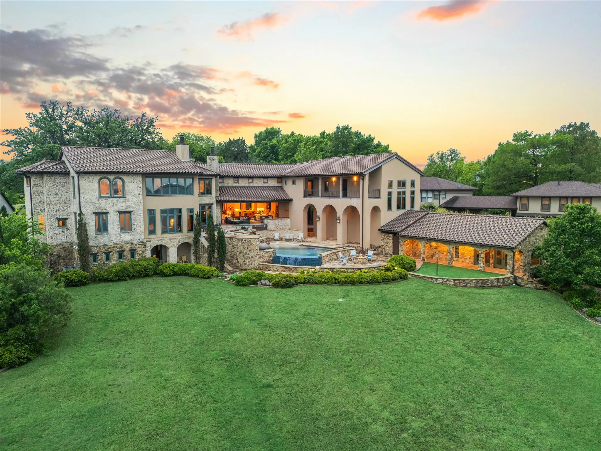 Single Family Residence For Sale in Rockwall County , 8 Meadowlake Drive, Heath, Texas 75032, 4 Bedroom, 8 Bathroom, 4 Garage spaces, 5,908 Sqft, built in 2009, Preowned, mls#21249503, Real Estate Agent in Heath, Homes For Sale in Rockwall county, Homes For Sale in Heath, Realtor in Heath Texas, Real Estate Brokerage Independent Realty Texas, Luminita Cordes Realtor