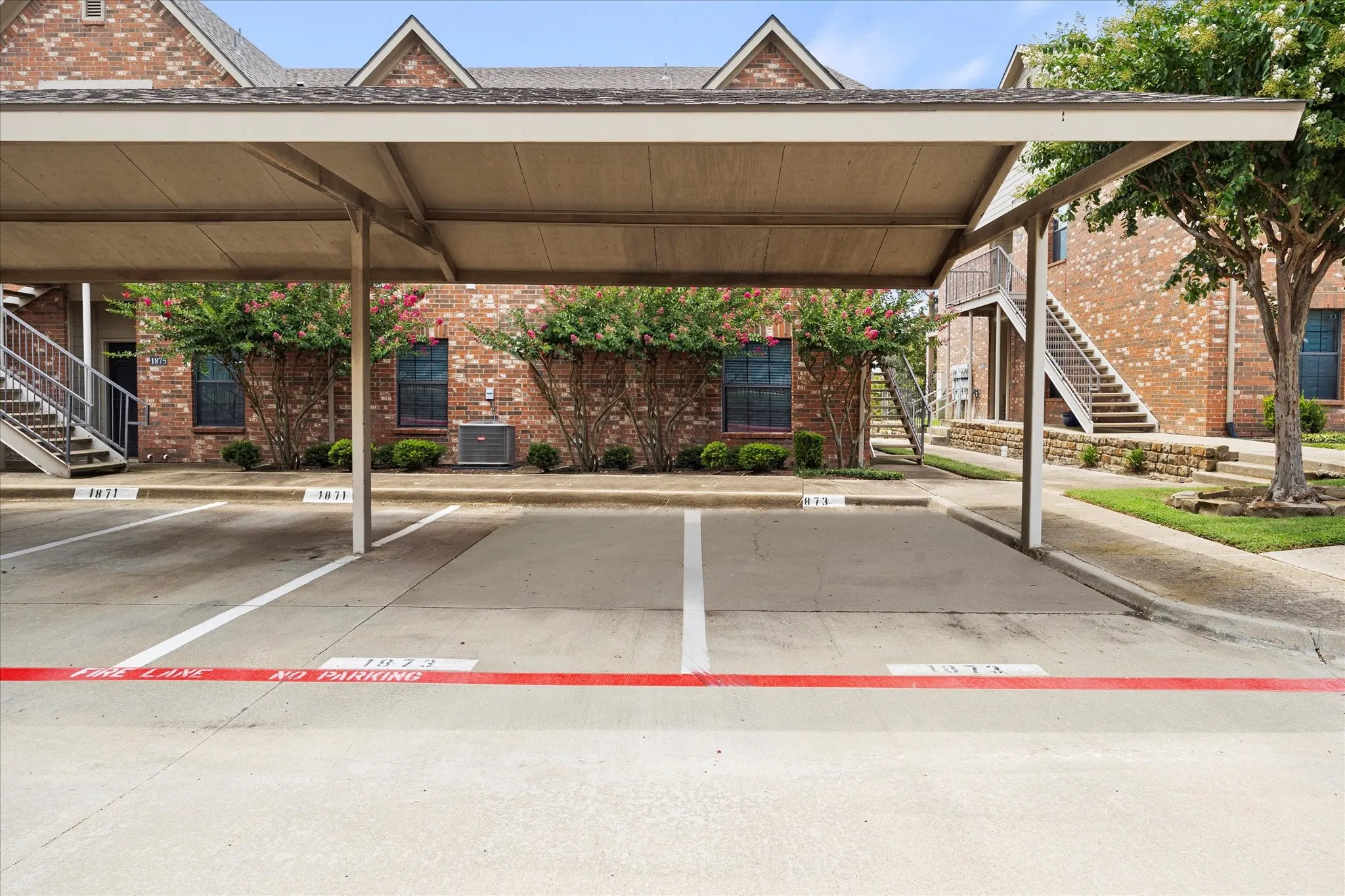 Condominium For Sale in Rockwall County , 1873 Signal Ridge Place, Rockwall, Texas 75032, 2 Bedroom, 2 Bathroom, Garage spaces, 1,405 Sqft, built in 2006, Preowned, mls#21240779, Real Estate Agent in Rockwall, Homes For Sale in Rockwall county, Homes For Sale in Rockwall, Realtor in Rockwall Texas, Real Estate Brokerage Independent Realty Texas, Luminita Cordes Realtor