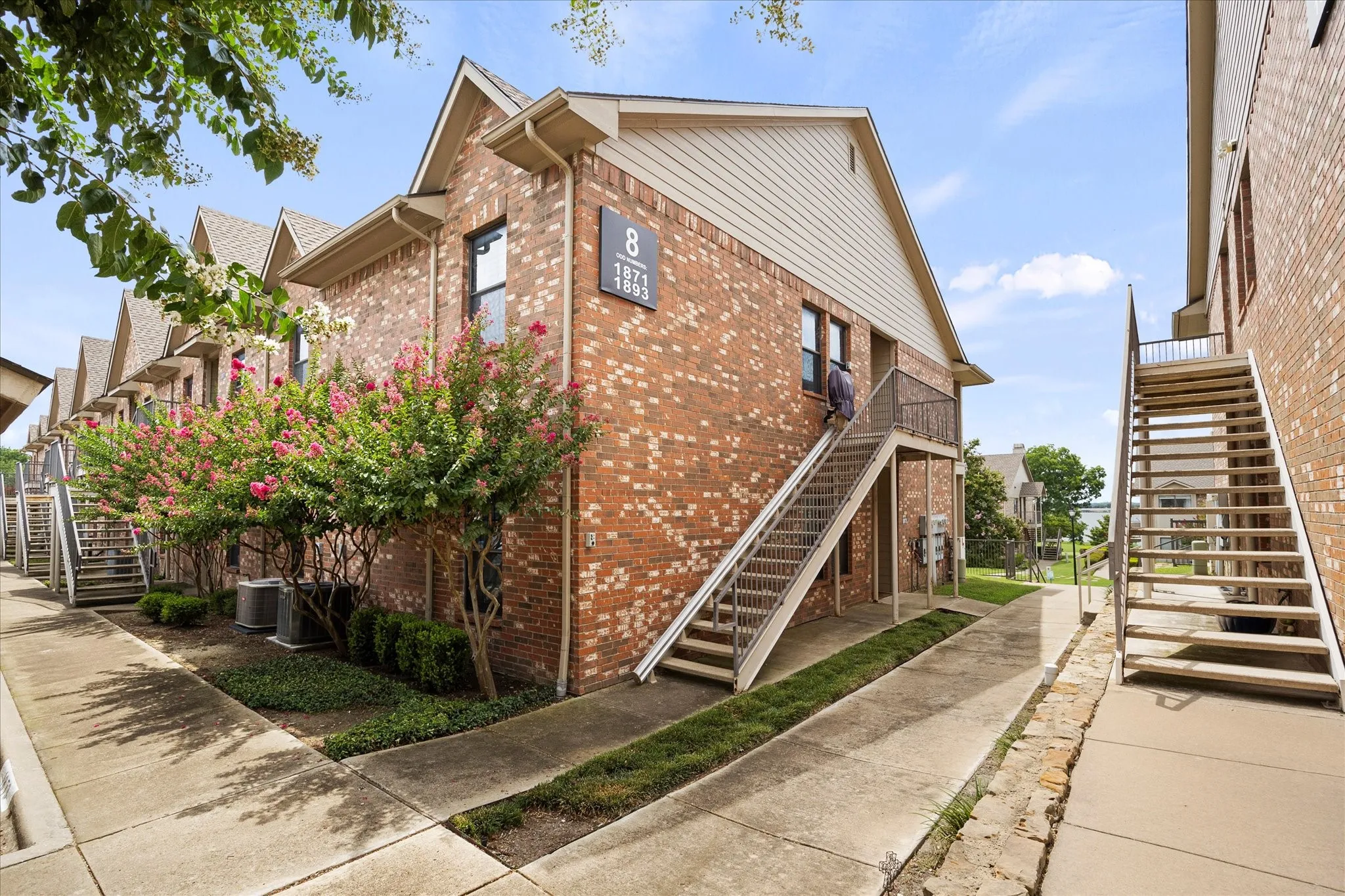 Condominium For Sale in Rockwall County , 1873 Signal Ridge Place, Rockwall, Texas 75032, 2 Bedroom, 2 Bathroom, Garage spaces, 1,405 Sqft, built in 2006, Preowned, mls#21240779, Real Estate Agent in Rockwall, Homes For Sale in Rockwall county, Homes For Sale in Rockwall, Realtor in Rockwall Texas, Real Estate Brokerage Independent Realty Texas, Luminita Cordes Realtor