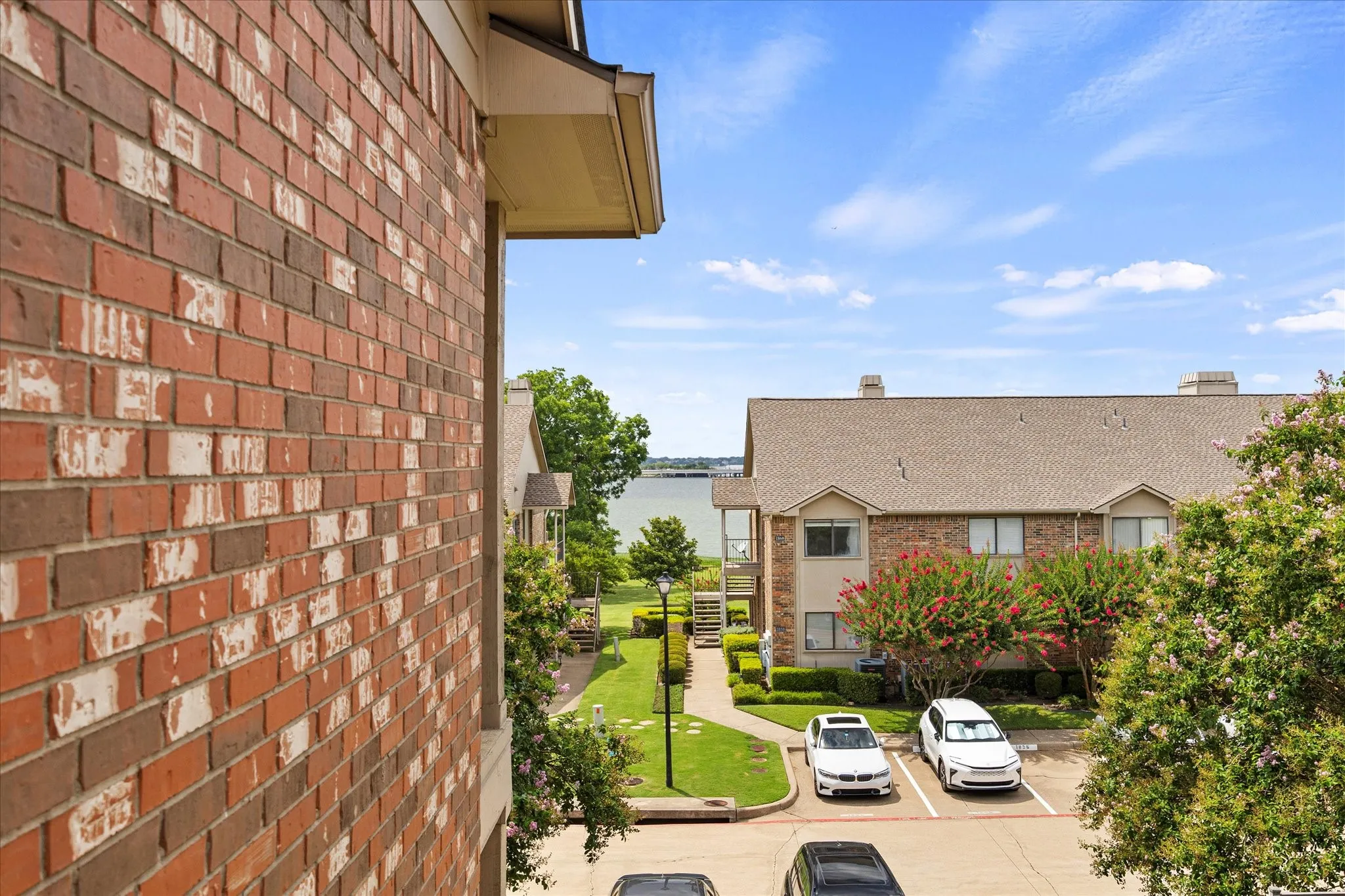 Condominium For Sale in Rockwall County , 1873 Signal Ridge Place, Rockwall, Texas 75032, 2 Bedroom, 2 Bathroom, Garage spaces, 1,405 Sqft, built in 2006, Preowned, mls#21240779, Real Estate Agent in Rockwall, Homes For Sale in Rockwall county, Homes For Sale in Rockwall, Realtor in Rockwall Texas, Real Estate Brokerage Independent Realty Texas, Luminita Cordes Realtor