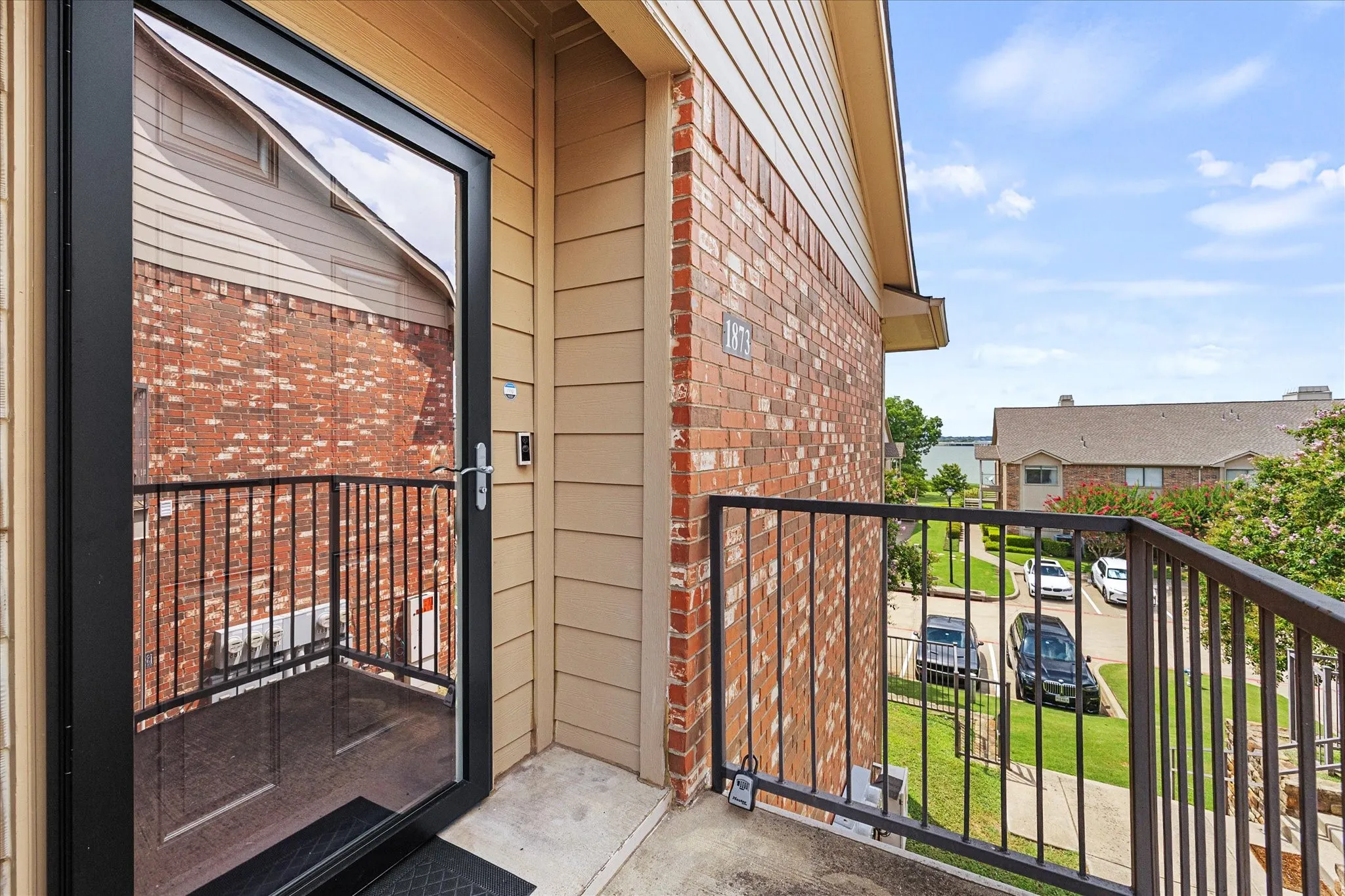 Condominium For Sale in Rockwall County , 1873 Signal Ridge Place, Rockwall, Texas 75032, 2 Bedroom, 2 Bathroom, Garage spaces, 1,405 Sqft, built in 2006, Preowned, mls#21240779, Real Estate Agent in Rockwall, Homes For Sale in Rockwall county, Homes For Sale in Rockwall, Realtor in Rockwall Texas, Real Estate Brokerage Independent Realty Texas, Luminita Cordes Realtor