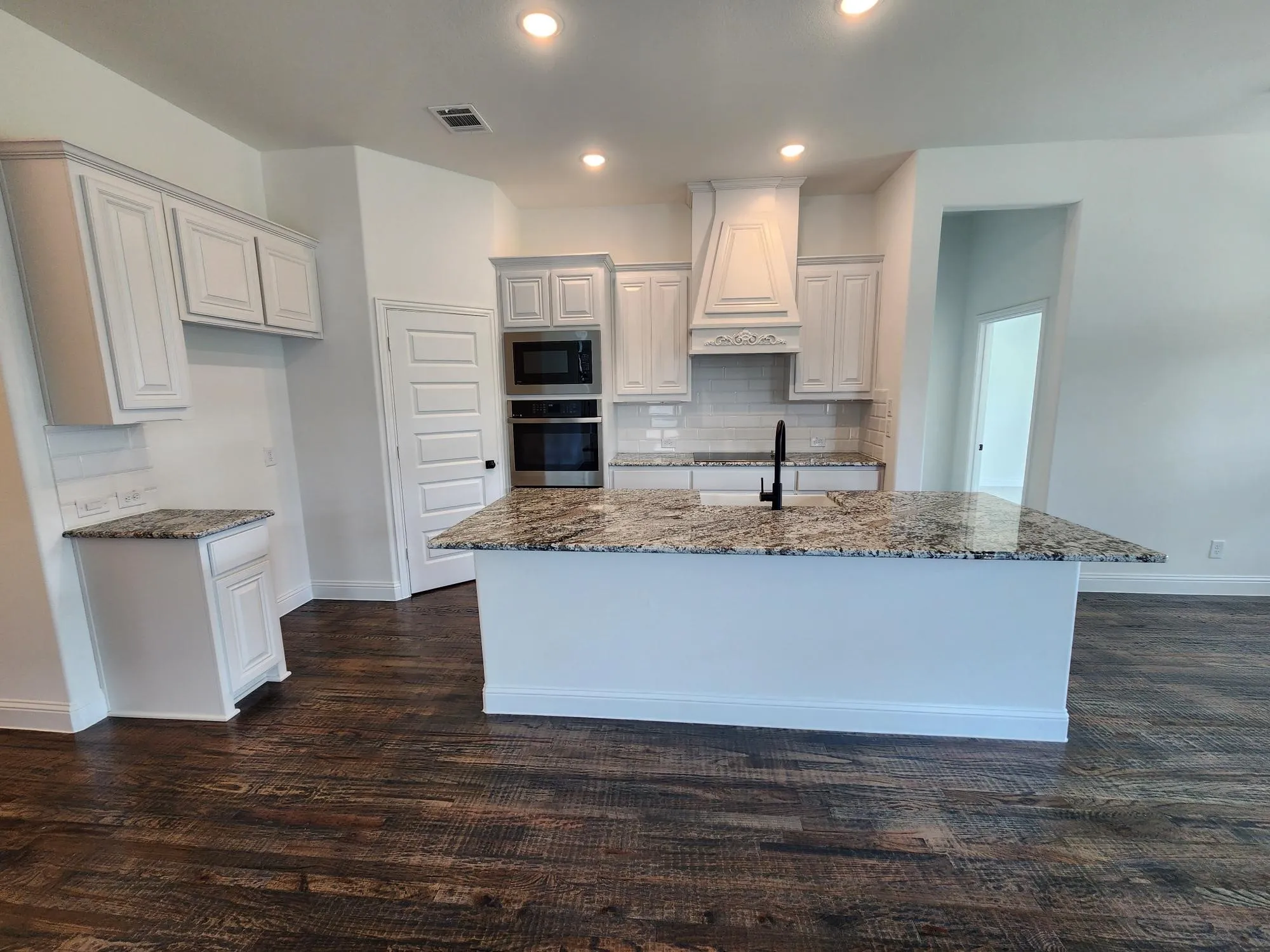 Single Family Residence For Sale in Grayson County , 376 Willie's Court, Whitesboro, Texas 76273, 4 Bedroom, 3 Bathroom, 6 Garage spaces, 2,843 Sqft, built in 2026, New Construction - Complete, mls#21249020, Real Estate Agent in Whitesboro, Homes For Sale in Grayson county, Homes For Sale in Whitesboro, Realtor in Whitesboro Texas, Real Estate Brokerage Independent Realty Texas, Luminita Cordes Realtor
