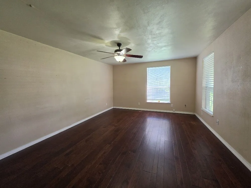 Single Family Residence For Sale in Bosque County , 515 N Bosque Street, Meridian, Texas 76665, 4 Bedroom, 3 Bathroom, Garage spaces, 2,436 Sqft, built in 1898, mls#21249900, Real Estate Agent in Meridian, Homes For Sale in Bosque county, Homes For Sale in Meridian, Realtor in Meridian Texas, Real Estate Brokerage Independent Realty Texas, Luminita Cordes Realtor