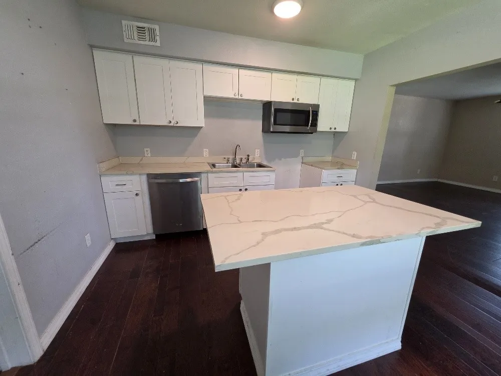 Single Family Residence For Sale in Bosque County , 515 N Bosque Street, Meridian, Texas 76665, 4 Bedroom, 3 Bathroom, Garage spaces, 2,436 Sqft, built in 1898, mls#21249900, Real Estate Agent in Meridian, Homes For Sale in Bosque county, Homes For Sale in Meridian, Realtor in Meridian Texas, Real Estate Brokerage Independent Realty Texas, Luminita Cordes Realtor
