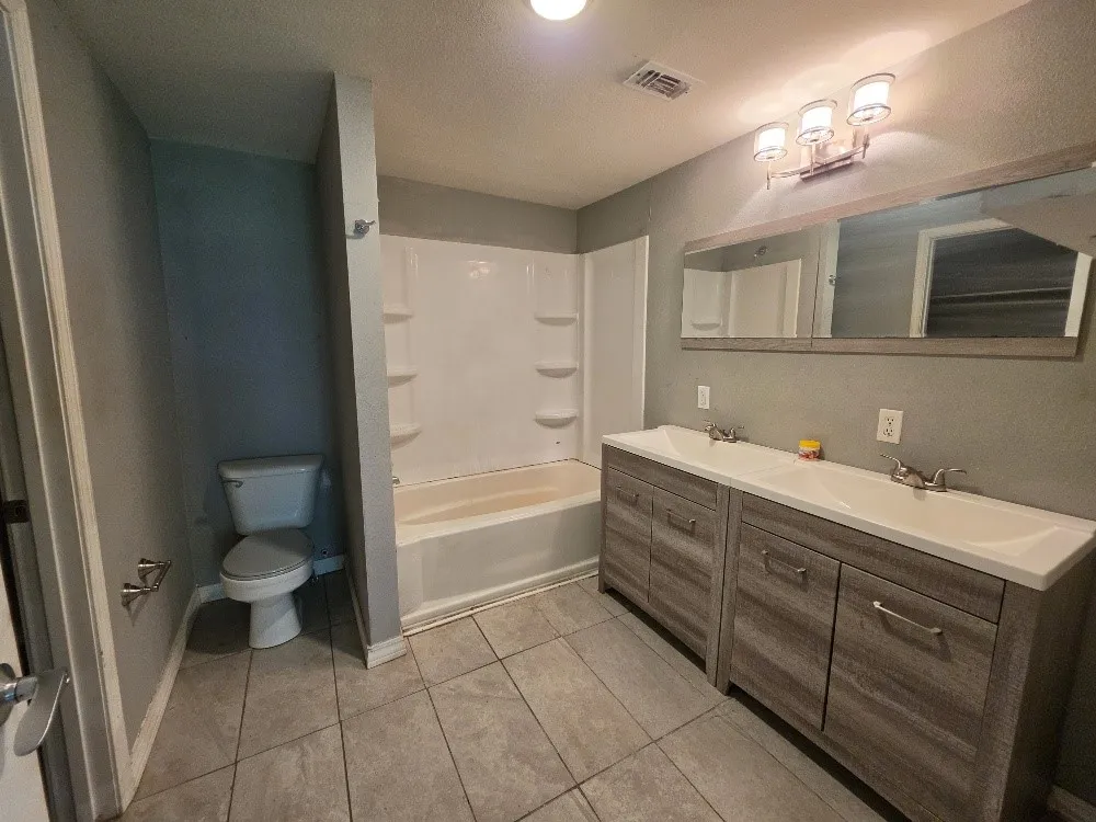 Single Family Residence For Sale in Bosque County , 515 N Bosque Street, Meridian, Texas 76665, 4 Bedroom, 3 Bathroom, Garage spaces, 2,436 Sqft, built in 1898, mls#21249900, Real Estate Agent in Meridian, Homes For Sale in Bosque county, Homes For Sale in Meridian, Realtor in Meridian Texas, Real Estate Brokerage Independent Realty Texas, Luminita Cordes Realtor