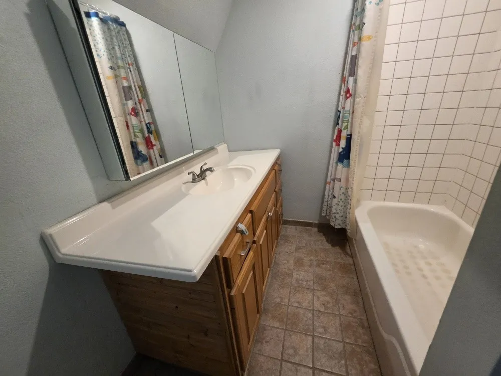 Single Family Residence For Sale in Bosque County , 515 N Bosque Street, Meridian, Texas 76665, 4 Bedroom, 3 Bathroom, Garage spaces, 2,436 Sqft, built in 1898, mls#21249900, Real Estate Agent in Meridian, Homes For Sale in Bosque county, Homes For Sale in Meridian, Realtor in Meridian Texas, Real Estate Brokerage Independent Realty Texas, Luminita Cordes Realtor