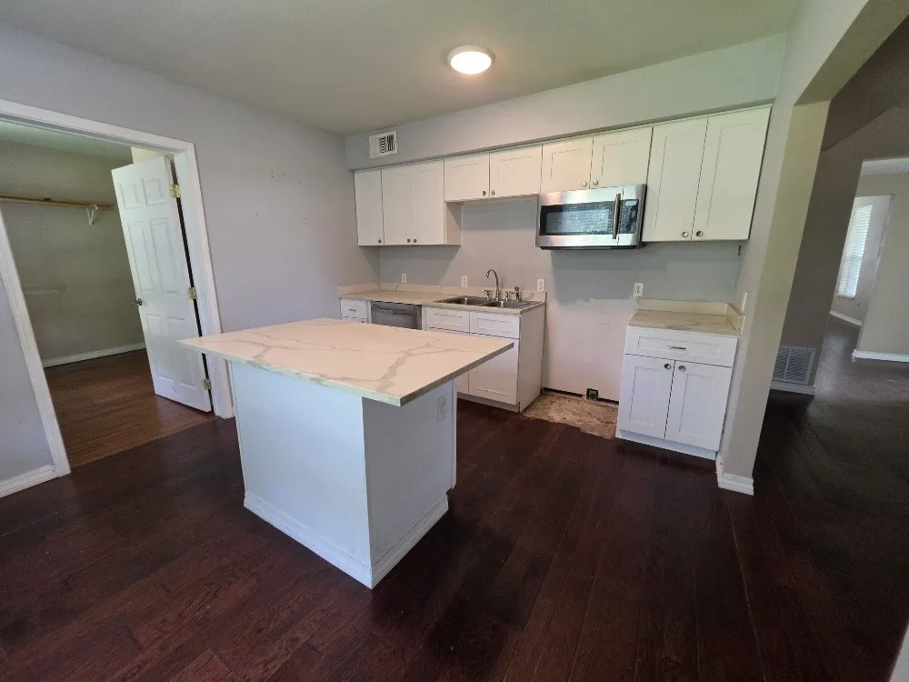 Single Family Residence For Sale in Bosque County , 515 N Bosque Street, Meridian, Texas 76665, 4 Bedroom, 3 Bathroom, Garage spaces, 2,436 Sqft, built in 1898, mls#21249900, Real Estate Agent in Meridian, Homes For Sale in Bosque county, Homes For Sale in Meridian, Realtor in Meridian Texas, Real Estate Brokerage Independent Realty Texas, Luminita Cordes Realtor