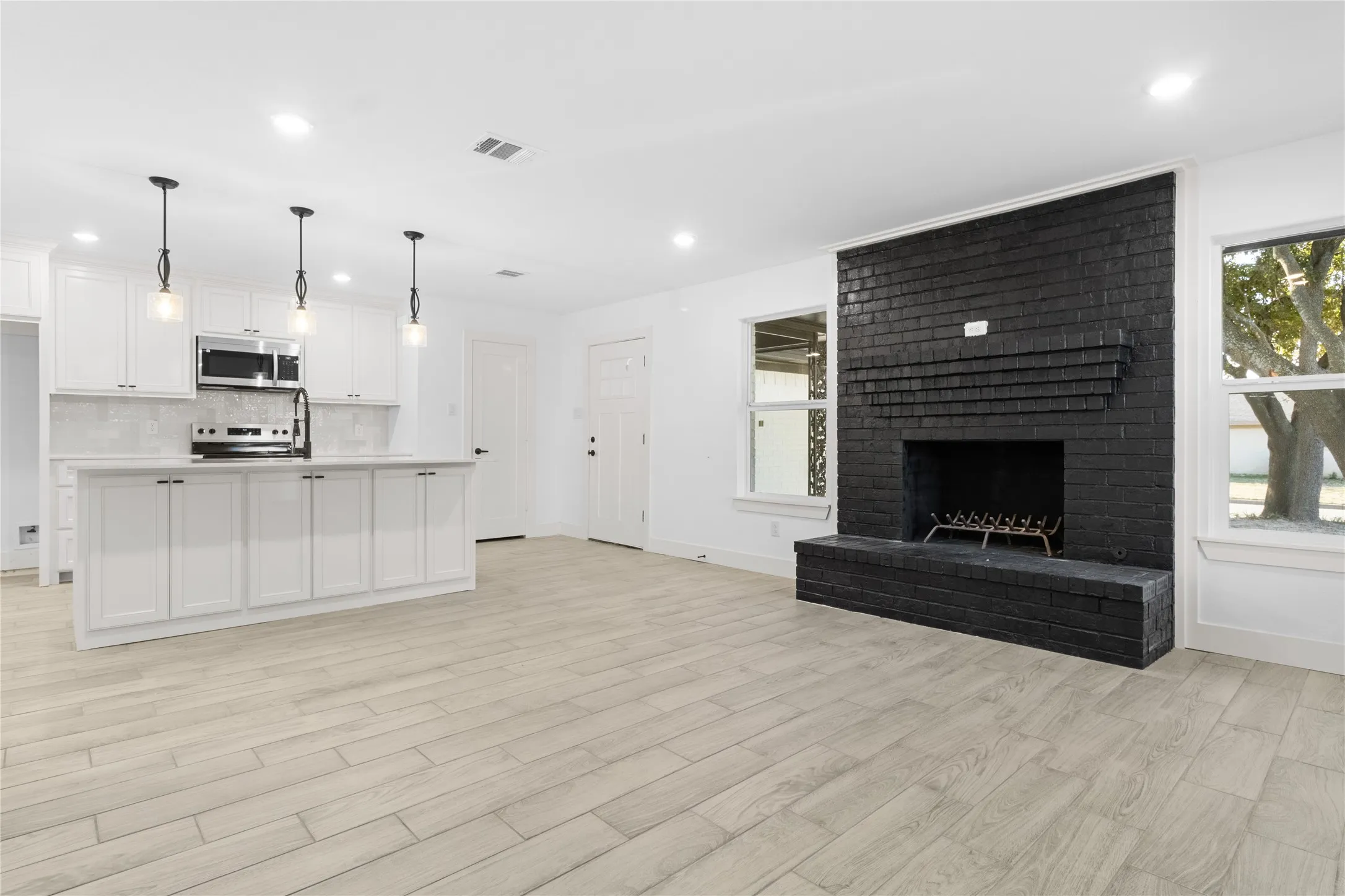 Duplex For Sale in Tarrant County , 4901 Cordova Avenue, Fort Worth, Texas 76132, 6 Bedroom, 4 Bathroom, Garage spaces, 0 Sqft, built in 1970, Preowned, Price $505,000, mls#21245633, Real Estate Agent in Fort Worth, Homes For Sale in Tarrant county, Homes For Sale in Fort Worth, Realtor in Fort Worth Texas, Real Estate Brokerage Independent Realty Texas, Luminita Cordes Realtor