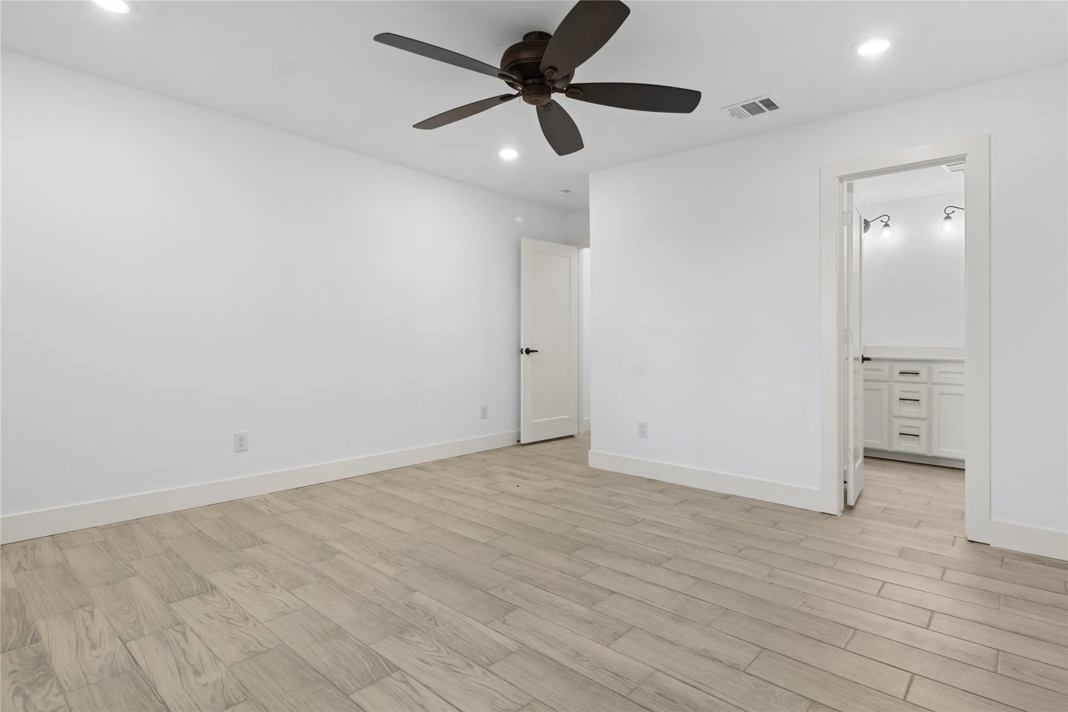 Duplex For Sale in Tarrant County , 4901 Cordova Avenue, Fort Worth, Texas 76132, 6 Bedroom, 4 Bathroom, Garage spaces, 0 Sqft, built in 1970, Preowned, Price $505,000, mls#21245633, Real Estate Agent in Fort Worth, Homes For Sale in Tarrant county, Homes For Sale in Fort Worth, Realtor in Fort Worth Texas, Real Estate Brokerage Independent Realty Texas, Luminita Cordes Realtor