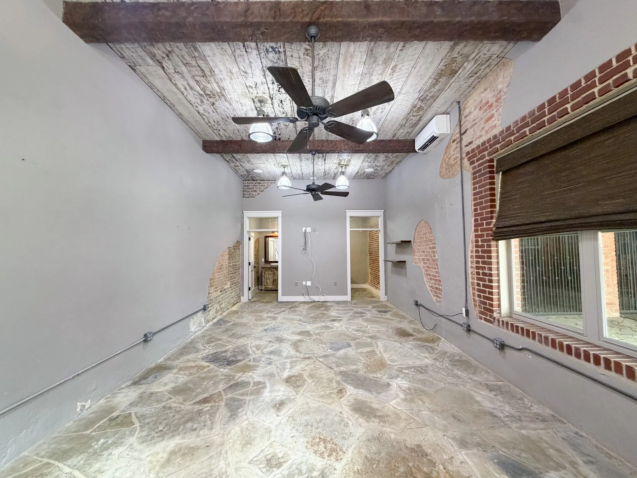 Office For Rent in Ellis County , 113 W Knox Street 300, Ennis, Texas 75119, 0, 0, Garage spaces, 0 Sqft, built in 1920, Preowned, Price $1,100, mls#21249914, Real Estate Agent in Ennis, Homes For Rent in Ellis county, Homes For Rent in Ennis, Realtor in Ennis Texas, Real Estate Brokerage Independent Realty Texas, Luminita Cordes Realtor