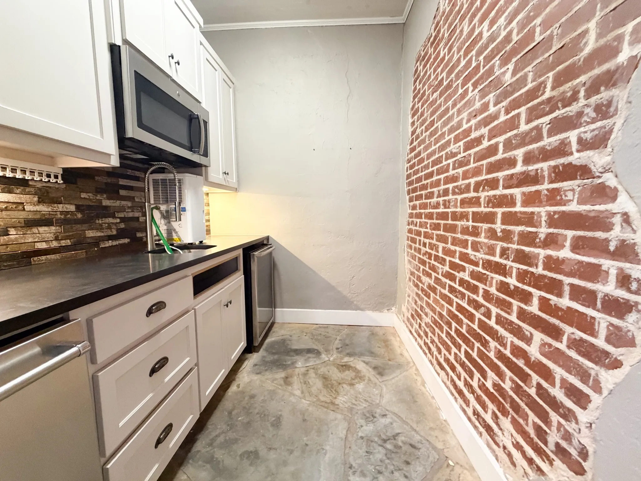 Office For Rent in Ellis County , 113 W Knox Street 300, Ennis, Texas 75119, 0, 0, Garage spaces, 0 Sqft, built in 1920, Preowned, Price $1,100, mls#21249914, Real Estate Agent in Ennis, Homes For Rent in Ellis county, Homes For Rent in Ennis, Realtor in Ennis Texas, Real Estate Brokerage Independent Realty Texas, Luminita Cordes Realtor